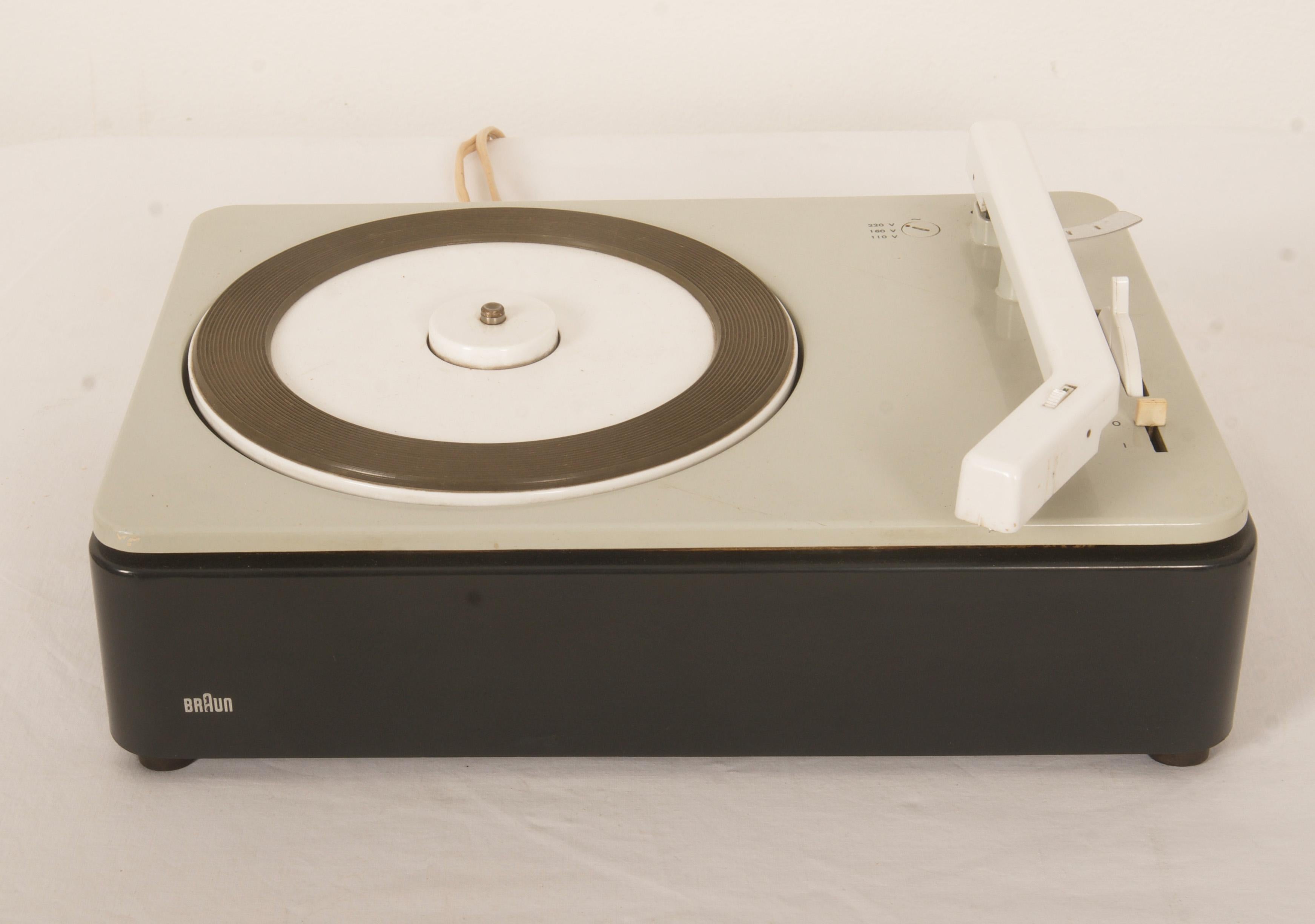 Tocadiscos Braun PCS4 de Hans Hugelot y Dieter Rams Alemán