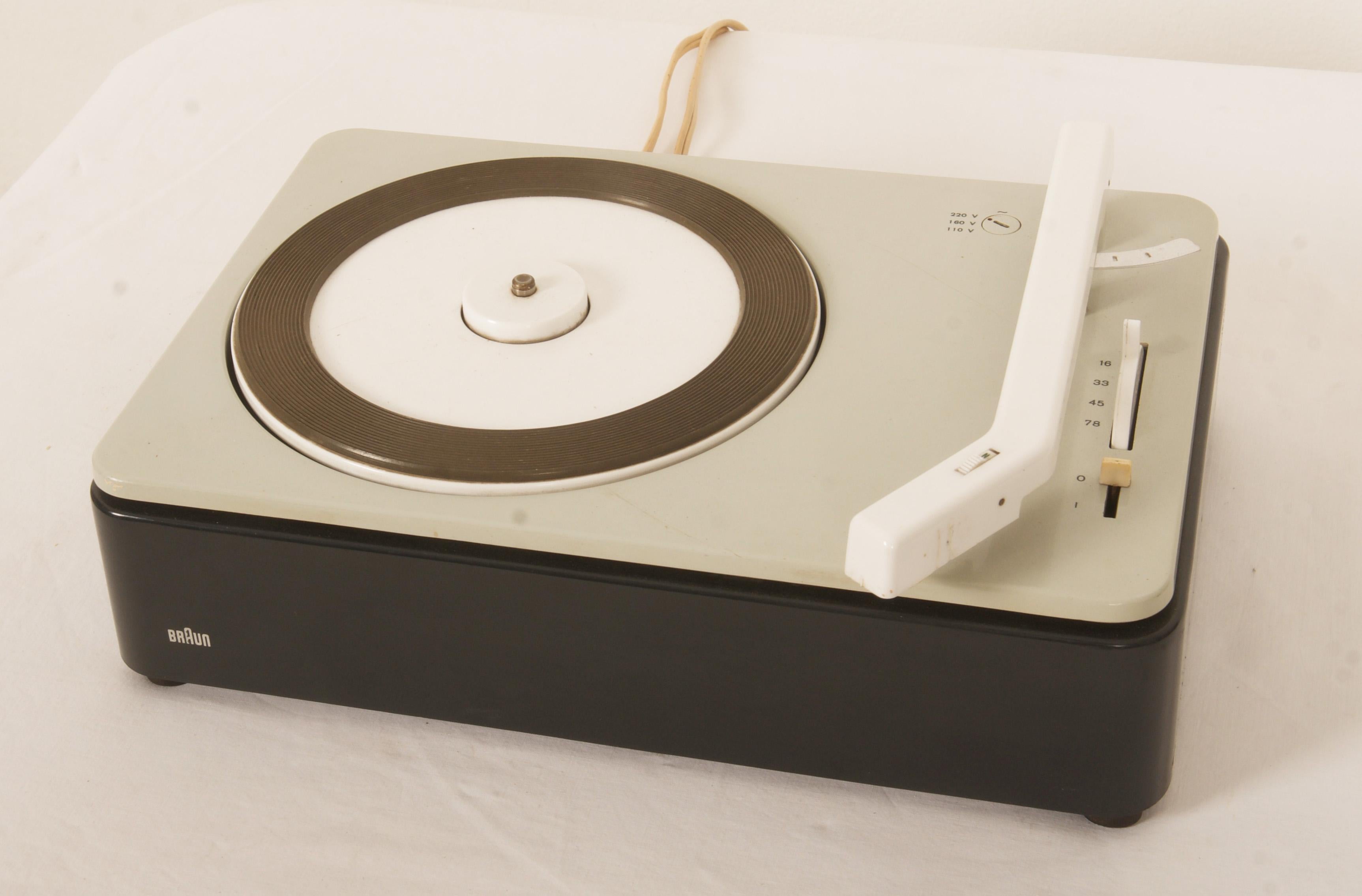 Tocadiscos Braun PCS4 de Hans Hugelot y Dieter Rams Pintado