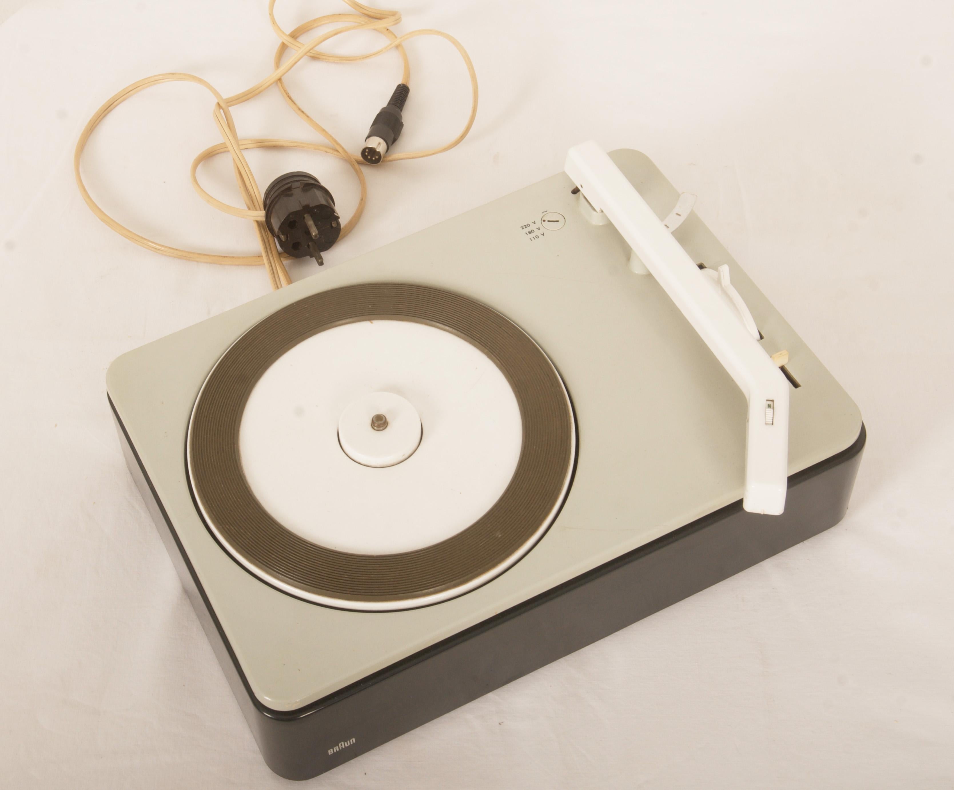 Tocadiscos Braun PCS4 de Hans Hugelot y Dieter Rams 1