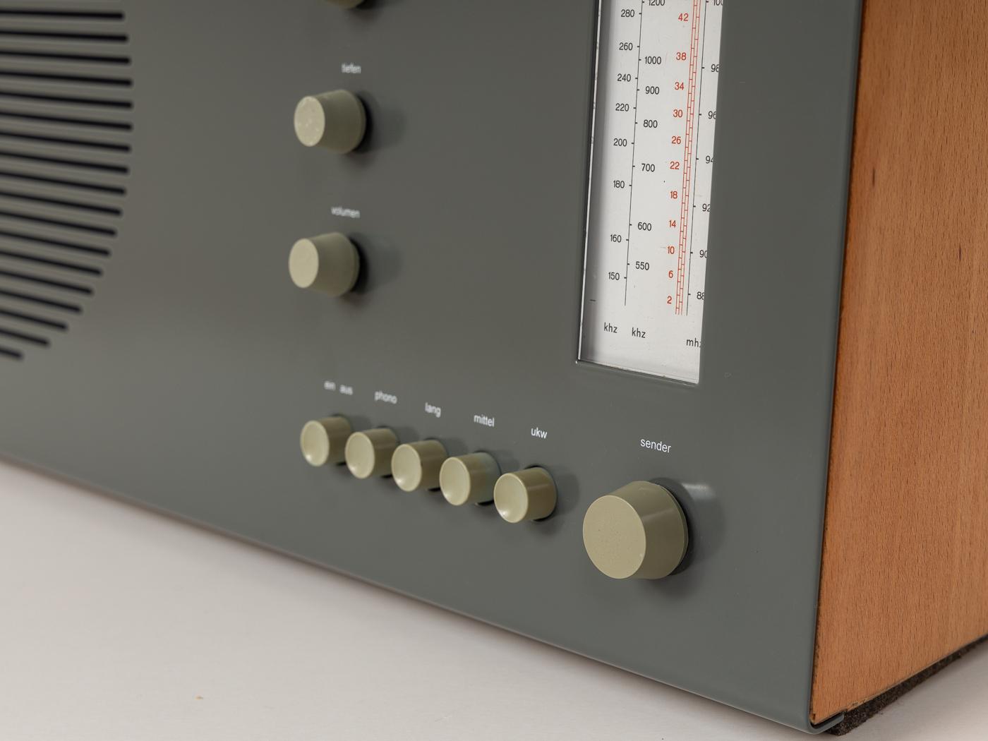Milieu du XXe siècle BRAUN «RT 20 », Tischradio, Dieter Rams en vente