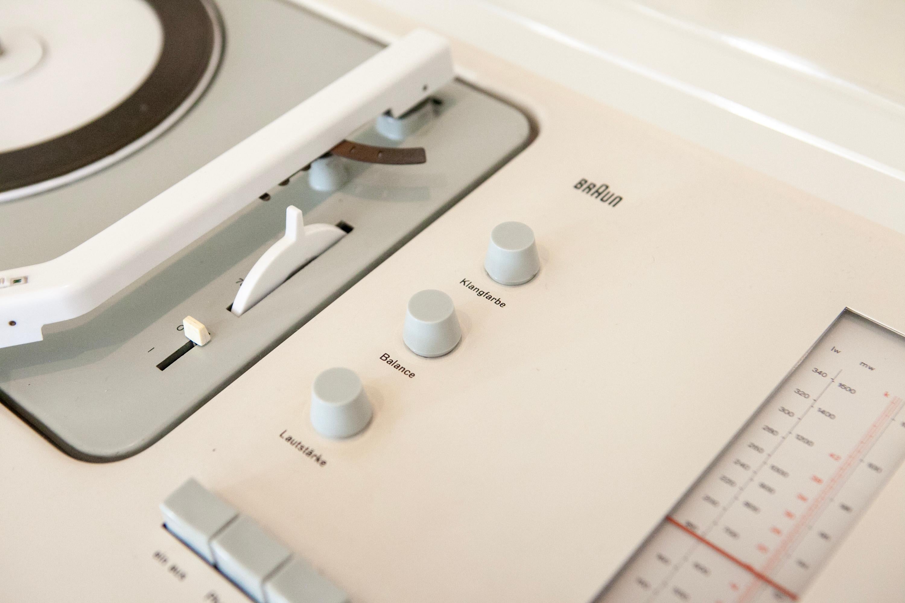 Braun SK 61 Phonosuper Radiogram by Dieter Rams & Hans Gugelot, Germany, c. 1962 For Sale 9