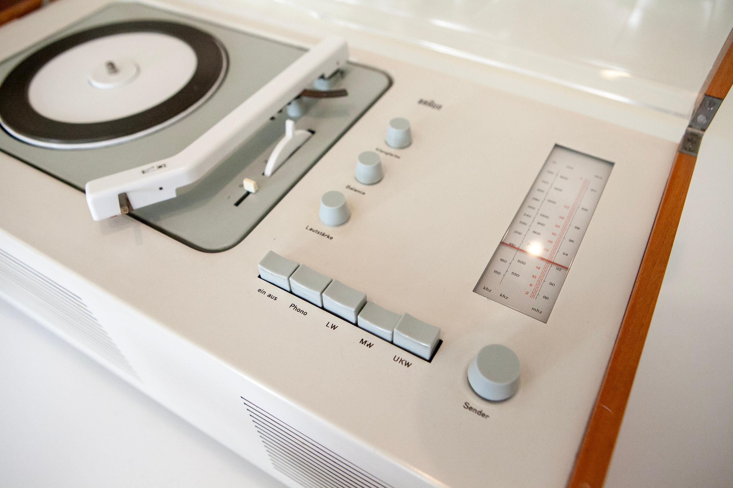 Braun SK 61 Phonosuper Radiogram by Dieter Rams & Hans Gugelot, Germany, c. 1962 For Sale 10