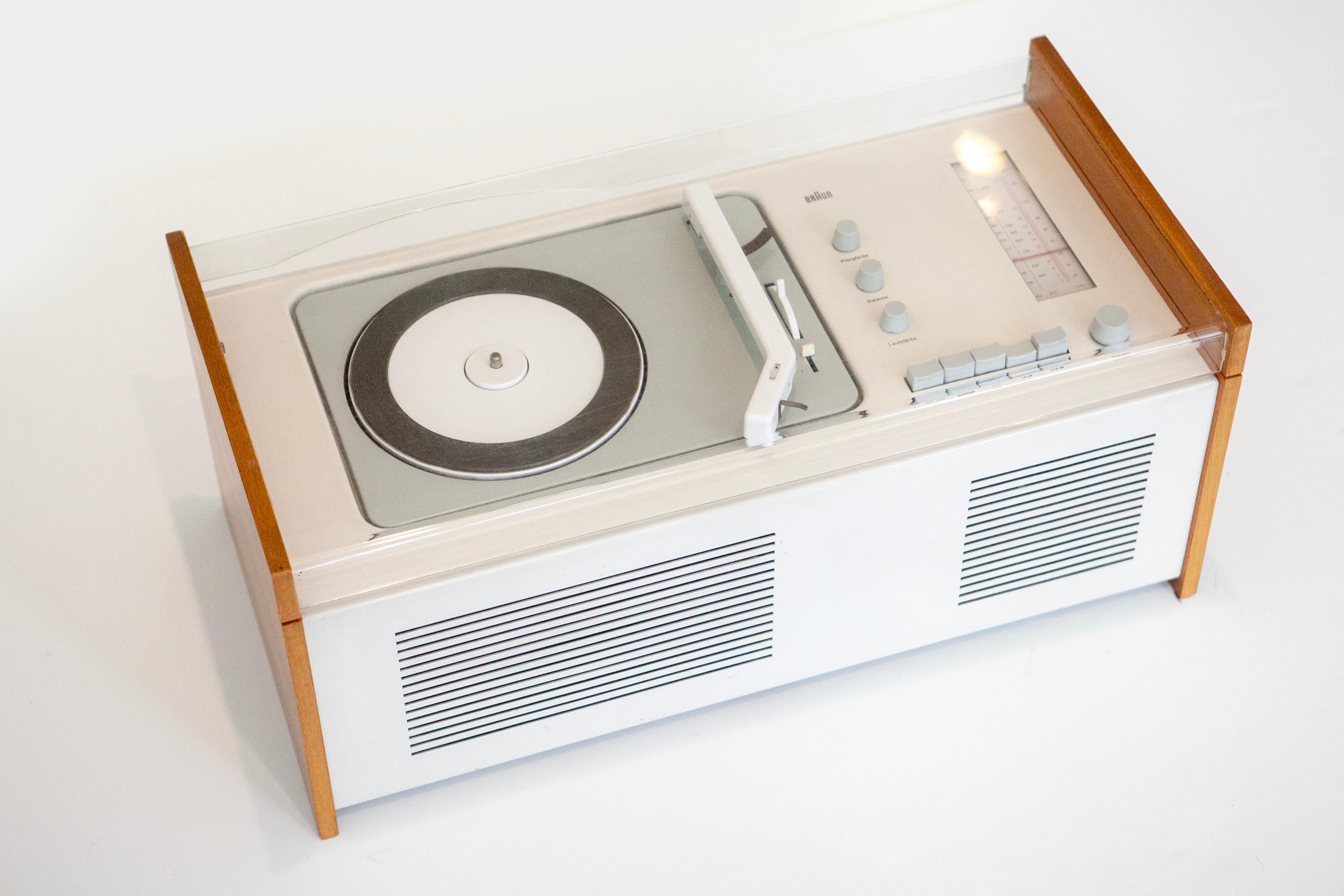 Braun SK 61 Phonosuper Radiogram by Dieter Rams & Hans Gugelot, Germany, c. 1962

A rare and iconic Braun SK 61 Phonosuper Radiogram, designed by Dieter Rams and Hans Gugelot for Braun AG, Germany, circa 1962. Often referred to as the “Snow White’s