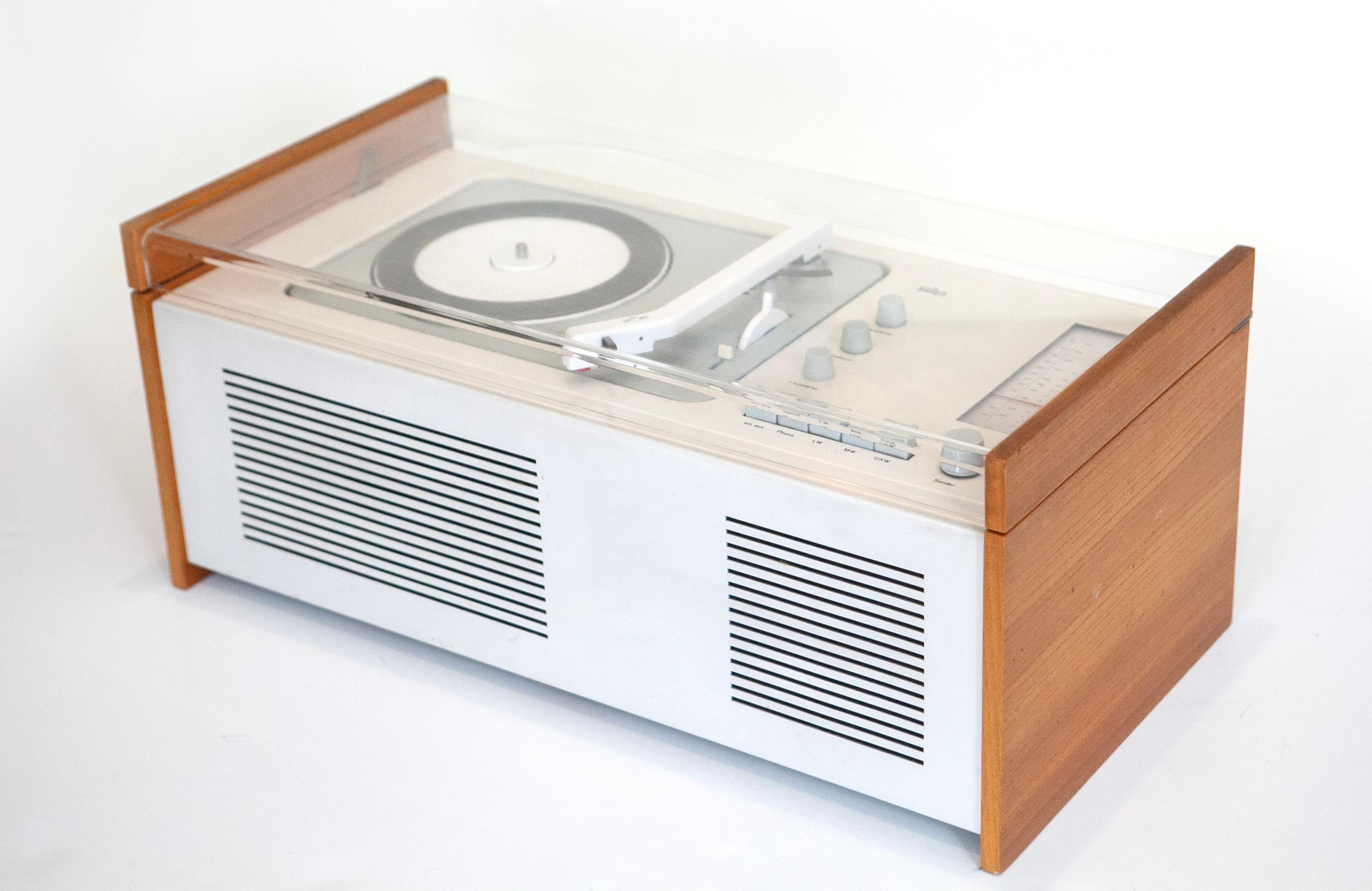 Minimalist Braun SK 61 Phonosuper Radiogram by Dieter Rams & Hans Gugelot, Germany, c. 1962 For Sale