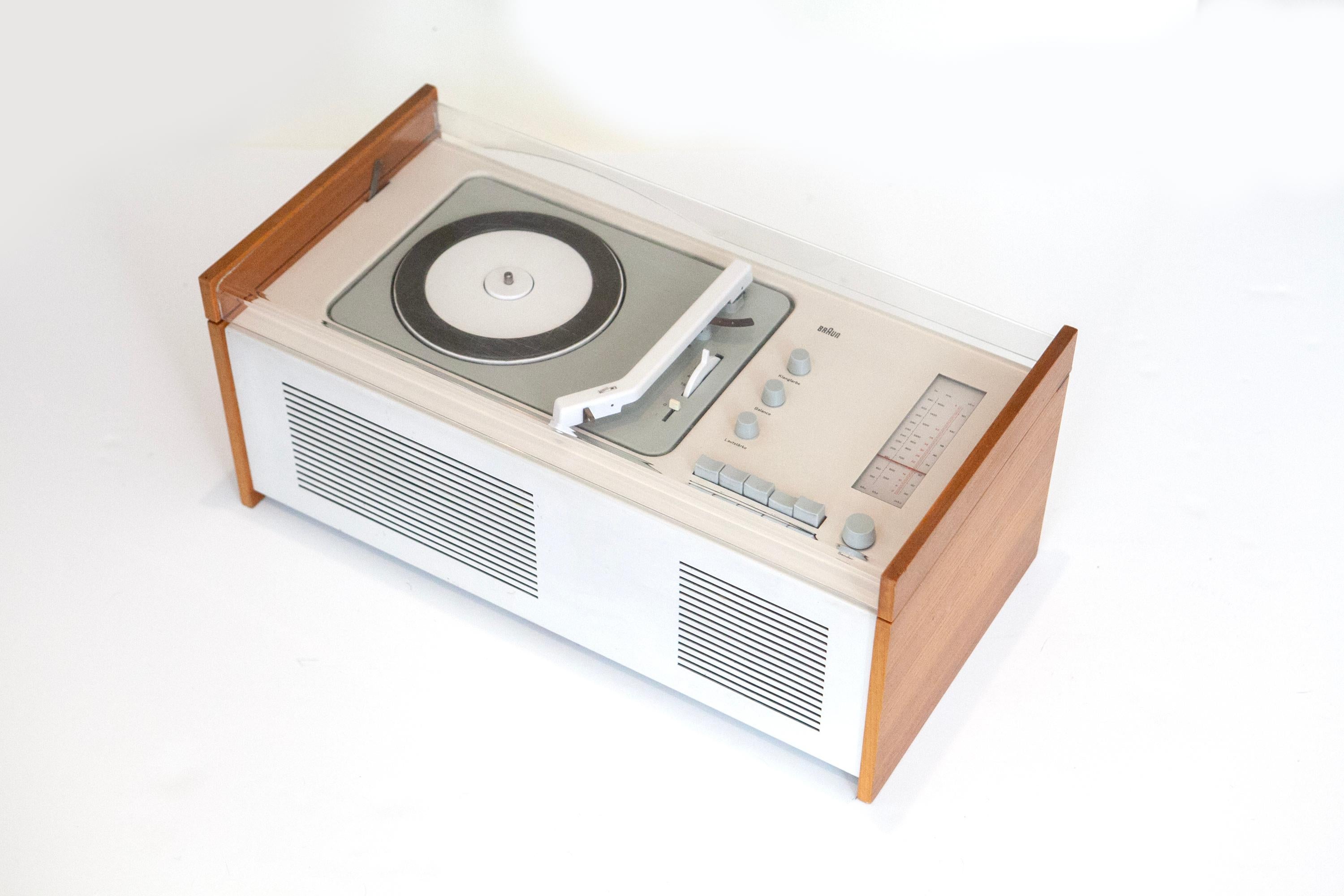 Braun SK 61 Phonosuper Radiogram by Dieter Rams & Hans Gugelot, Germany, c. 1962 In Good Condition For Sale In Los Angeles, CA
