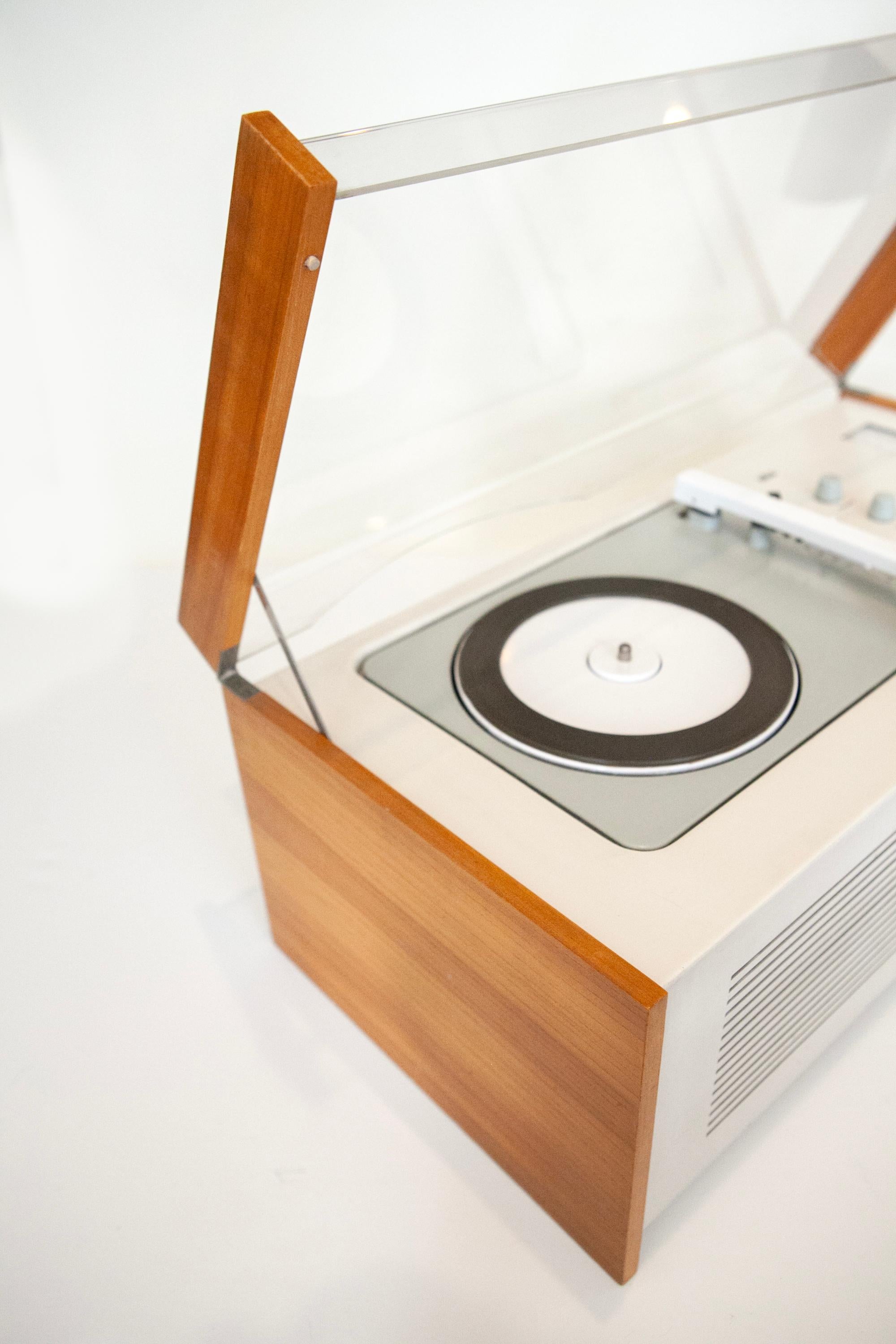 Braun SK 61 Phonosuper Radiogram by Dieter Rams & Hans Gugelot, Germany, c. 1962 For Sale 2