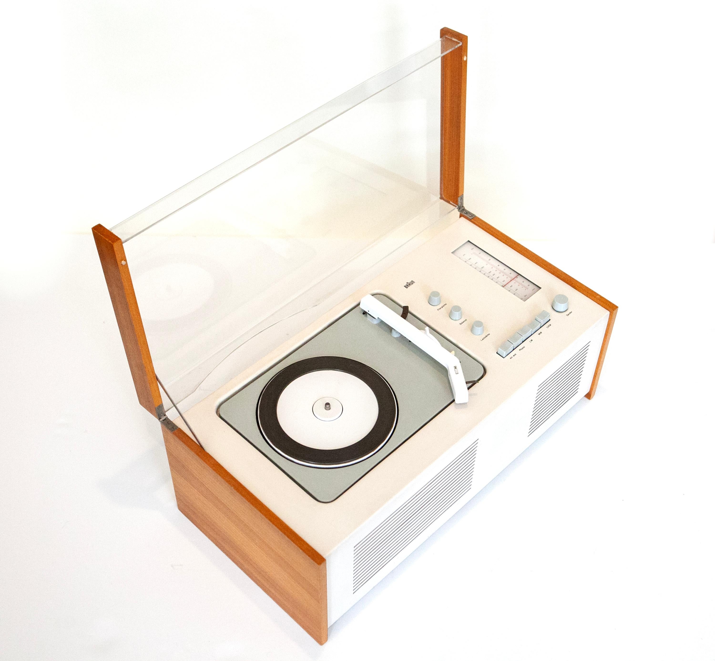 Braun SK 61 Phonosuper Radiogram by Dieter Rams & Hans Gugelot, Germany, c. 1962 For Sale 3
