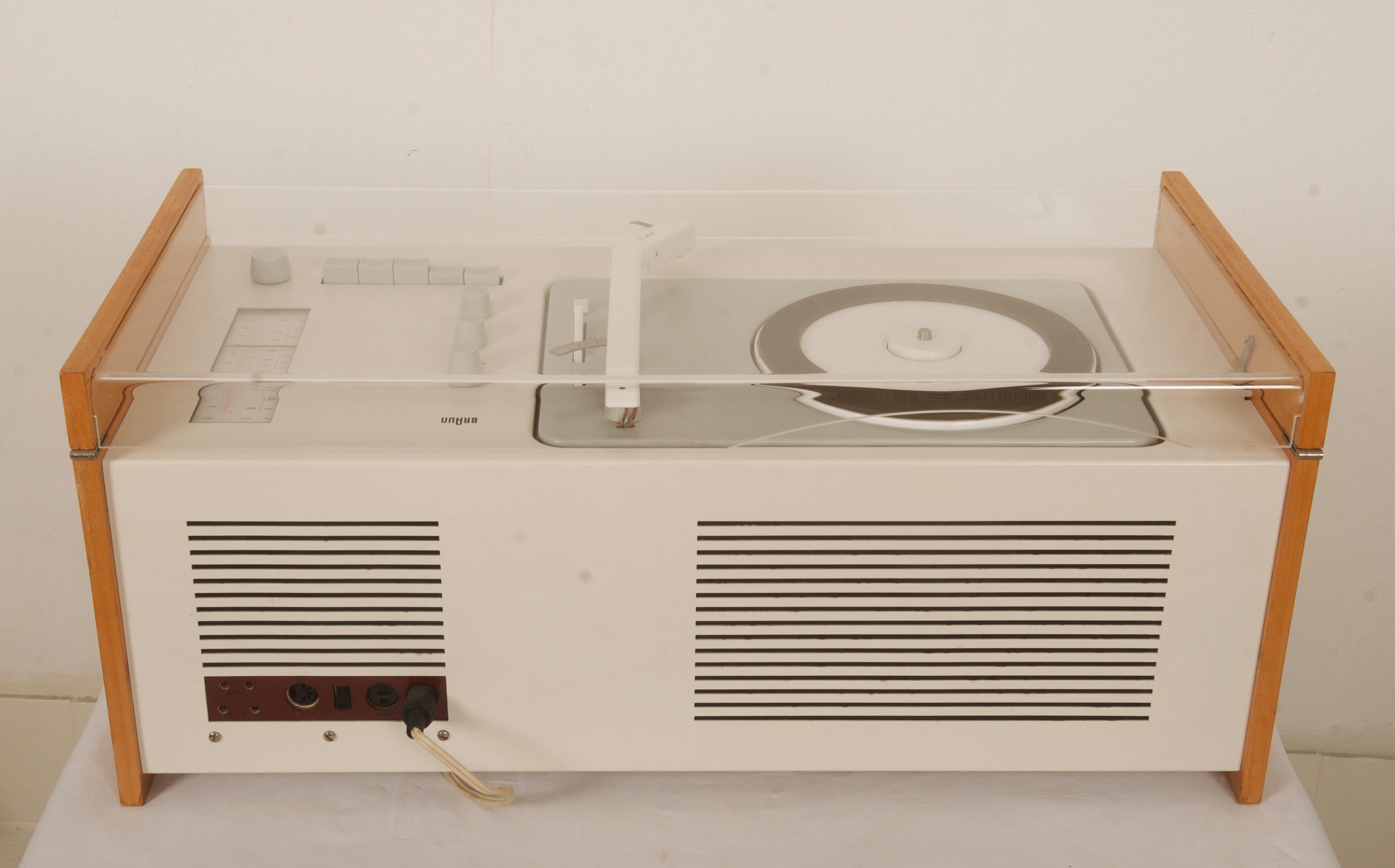 Braun SK 61, Plattenspieler von Hans Hugelot und Dieter Rams (Plexiglas) im Angebot