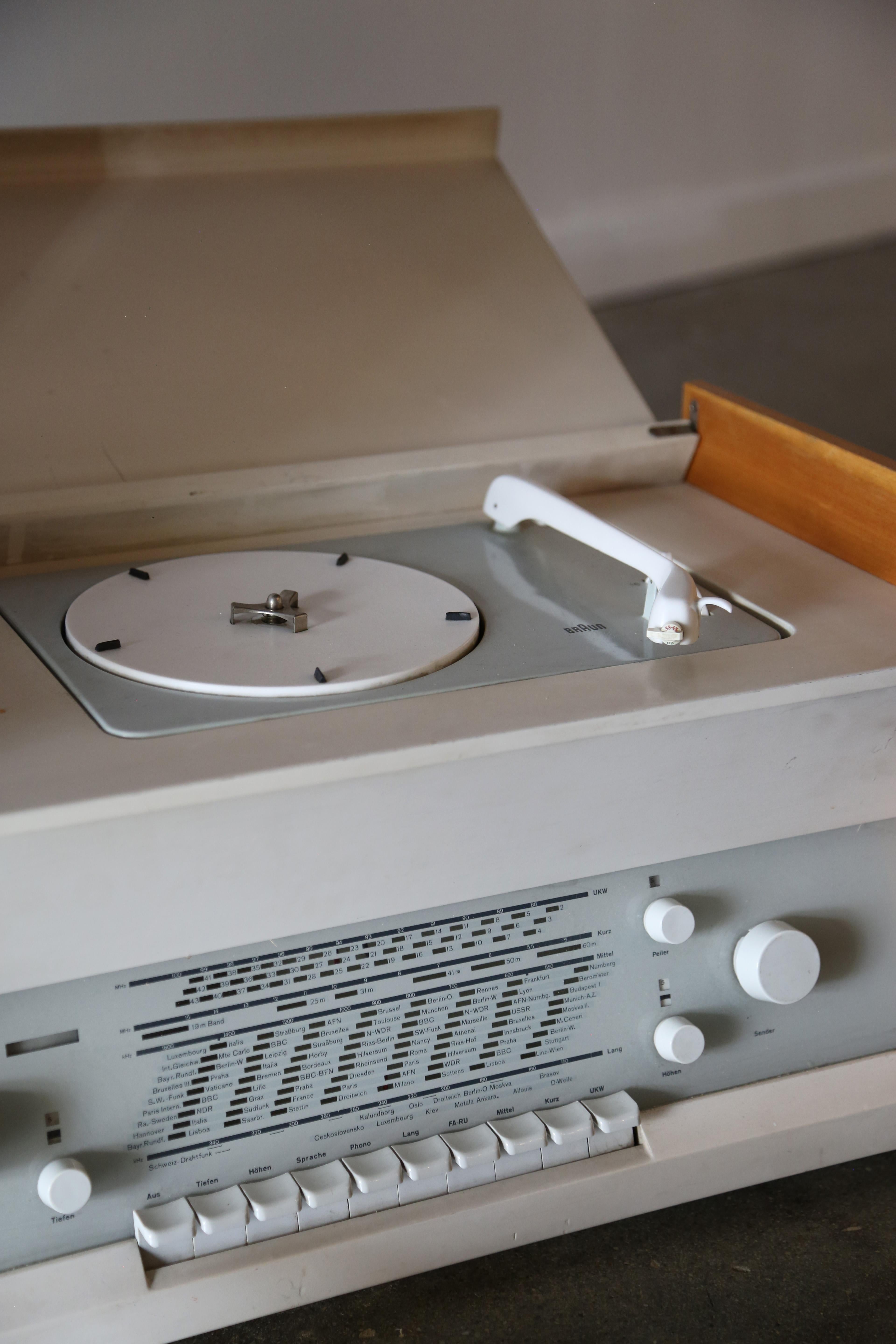 Braun Stereo Atelier 1-81 von Dieter Rams + Braun L2 Hängelampen, Paar 1958 SELTEN im Zustand „Relativ gut“ im Angebot in Virginia Beach, VA