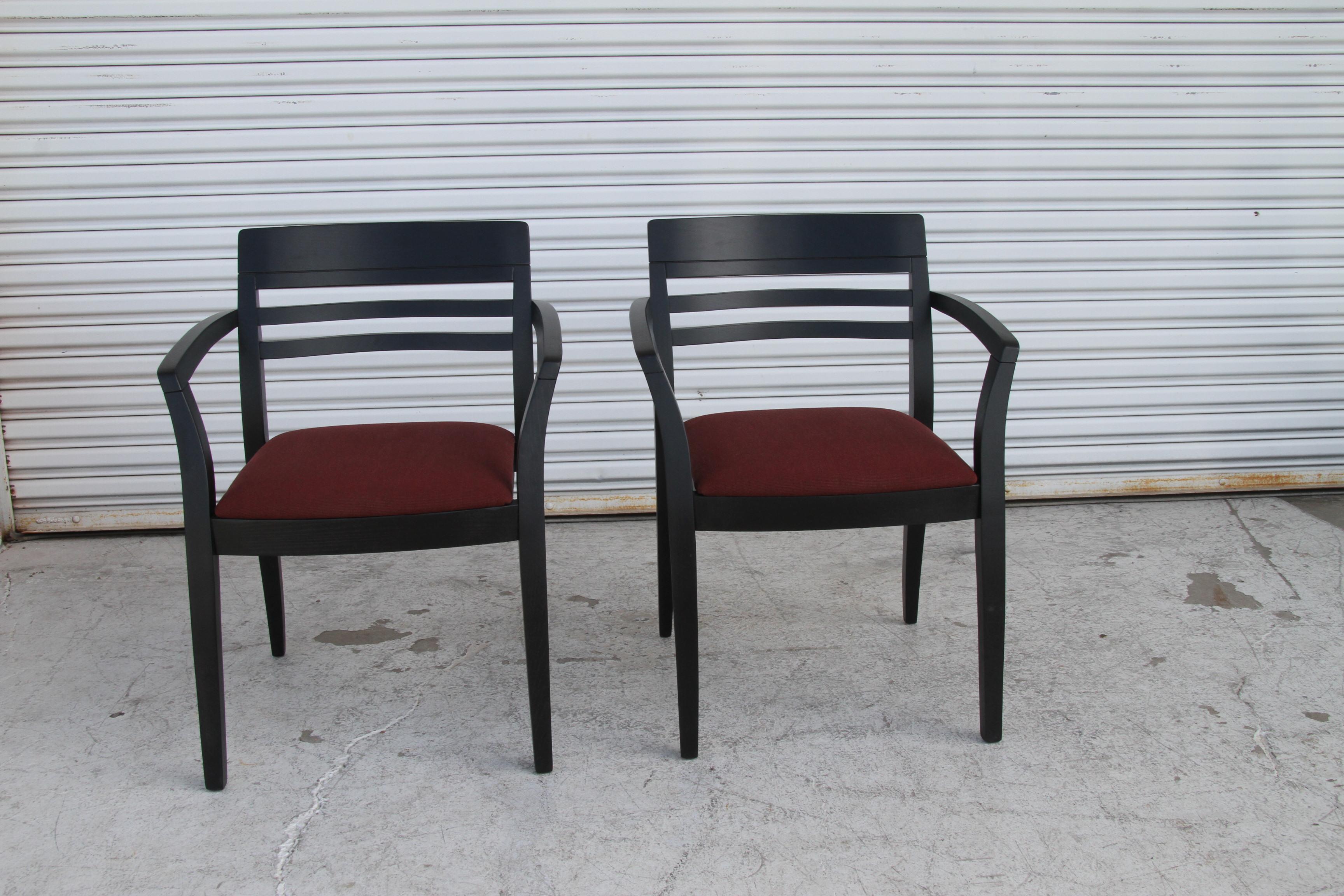 Brayton Designs Sillones de invitados ebonizados siglo XX en venta