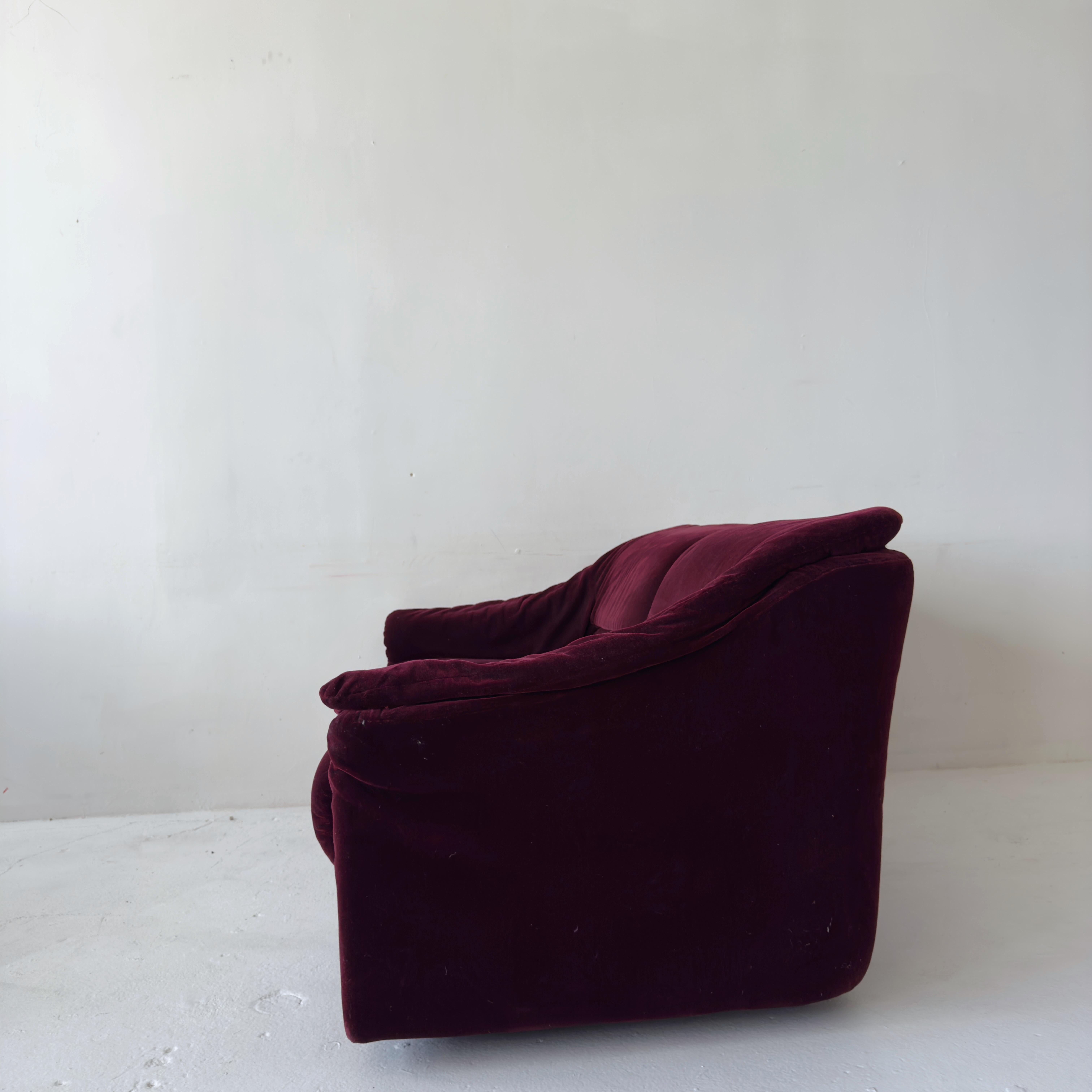 Brayton International Sillas Club de Mohair Magenta, años 70 Moderno de mediados de siglo en venta