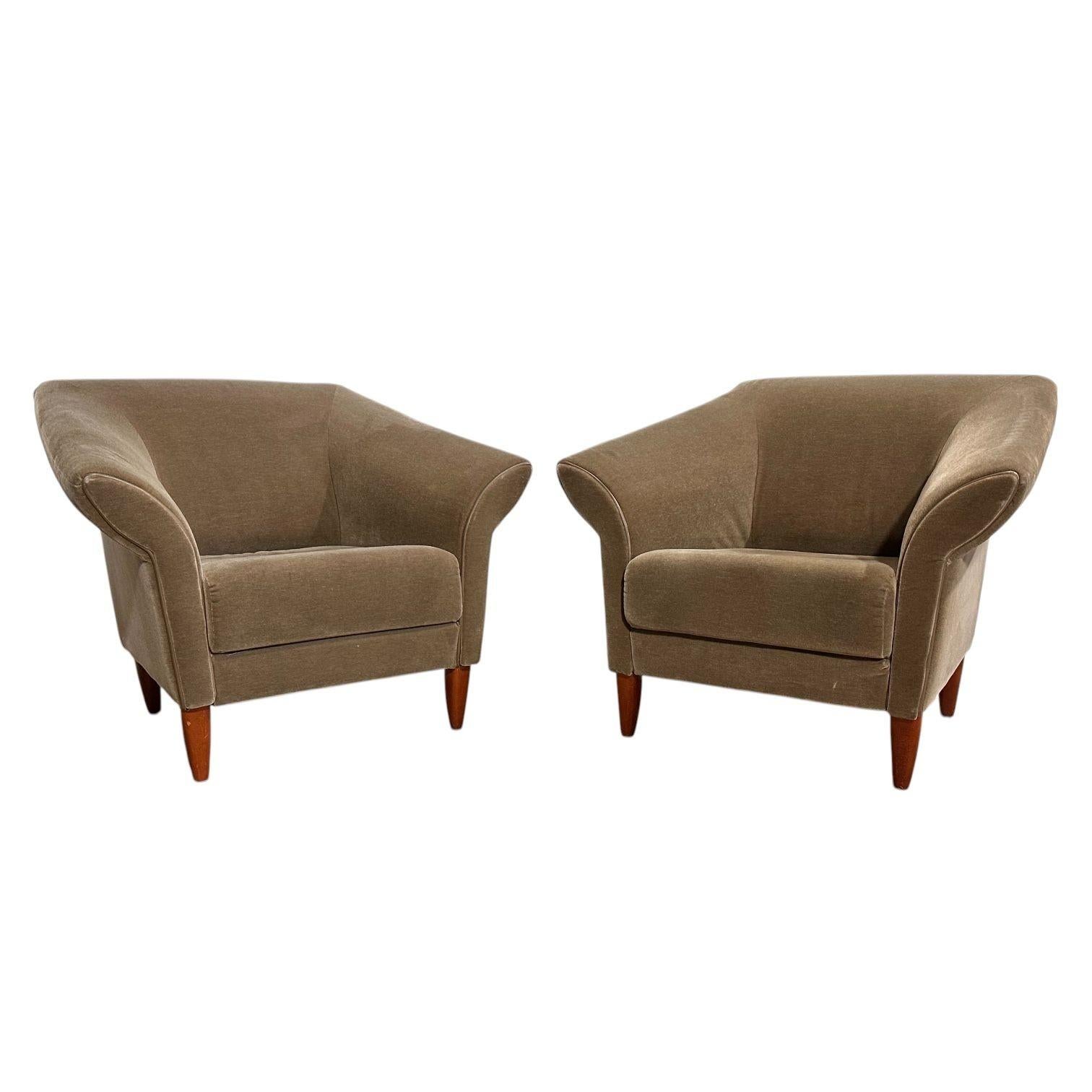 Brayton International Mohair Pair Club Chairs, 1999. Mohair with leather piping. There are 4 chairs available, priced individually.
Measure 30.75” tall 37.5” wide 30.5” deep, seat height 17.25” seat depth 19.5”