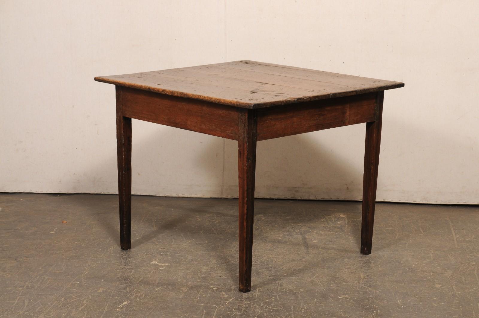 Table d'appoint en bois de peroba brésilien du 19e C. en forme de carré en vente 3