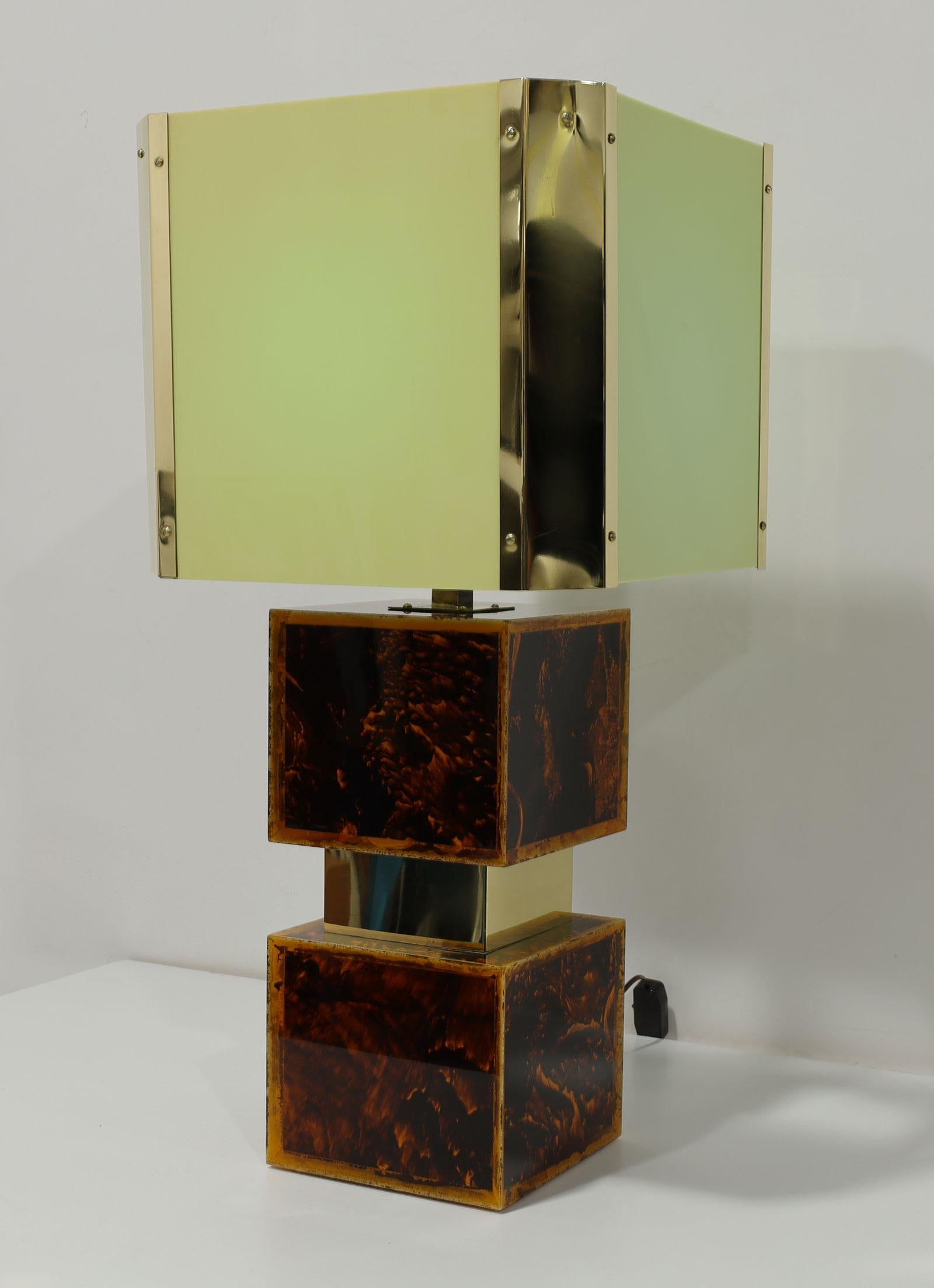 Brasilianische Tischlampen aus Acryl, Harz und Messing (Moderne der Mitte des Jahrhunderts) im Angebot