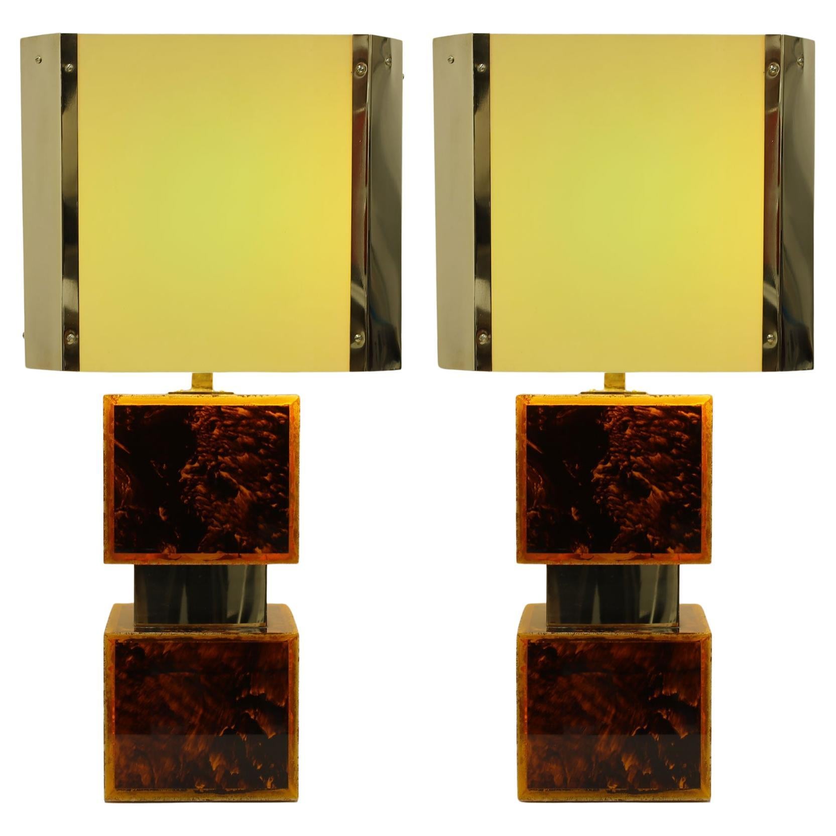 Brasilianische Tischlampen aus Acryl, Harz und Messing im Angebot