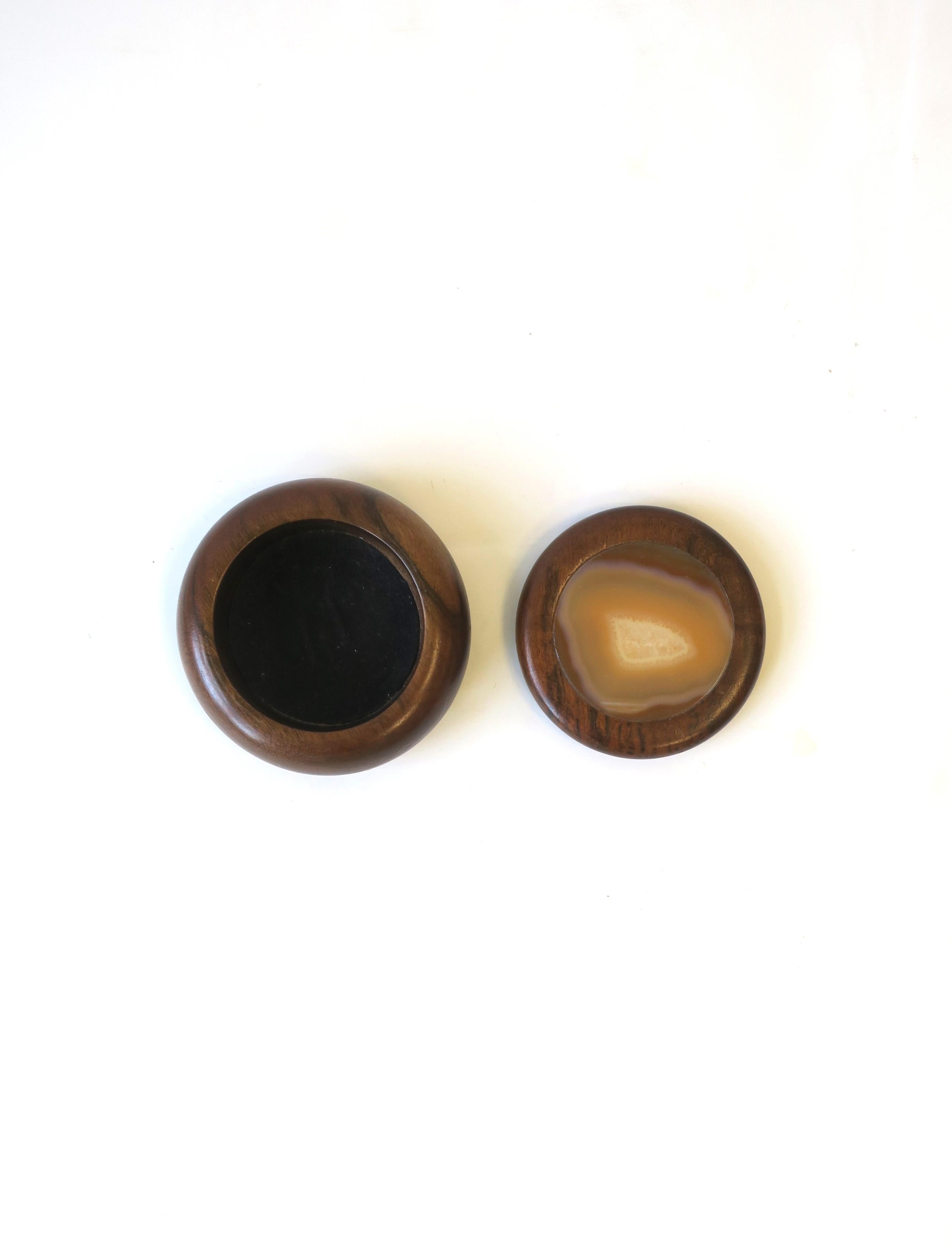 Brazilian Agate Onyx and Wood Round Jewelry Trinket Box, Brazil, 1980s For Sale 2