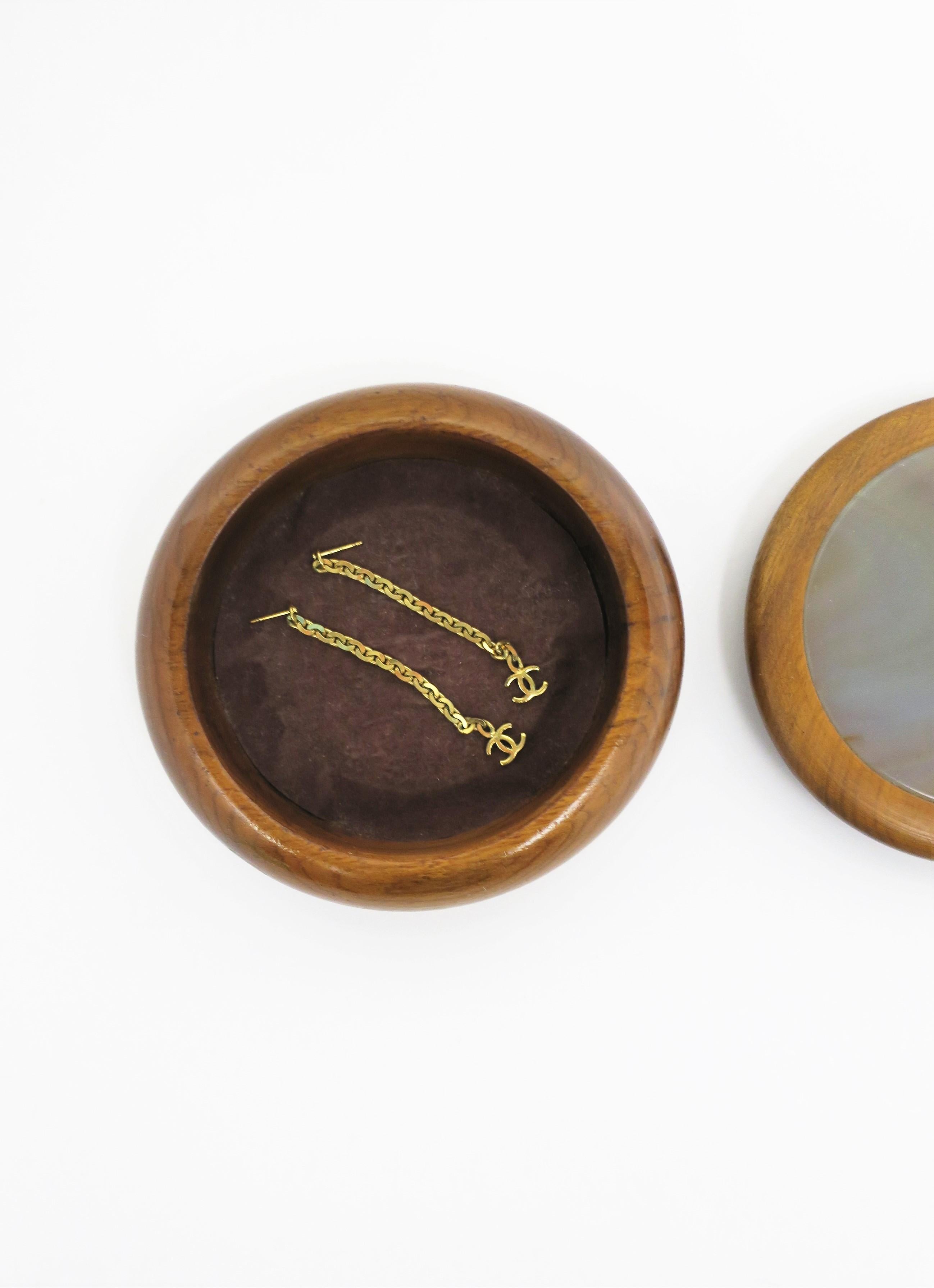 Boîte à bijoux ou coffret à bijoux ronds en bois d'agate brésilienne, années 1980 en vente 3