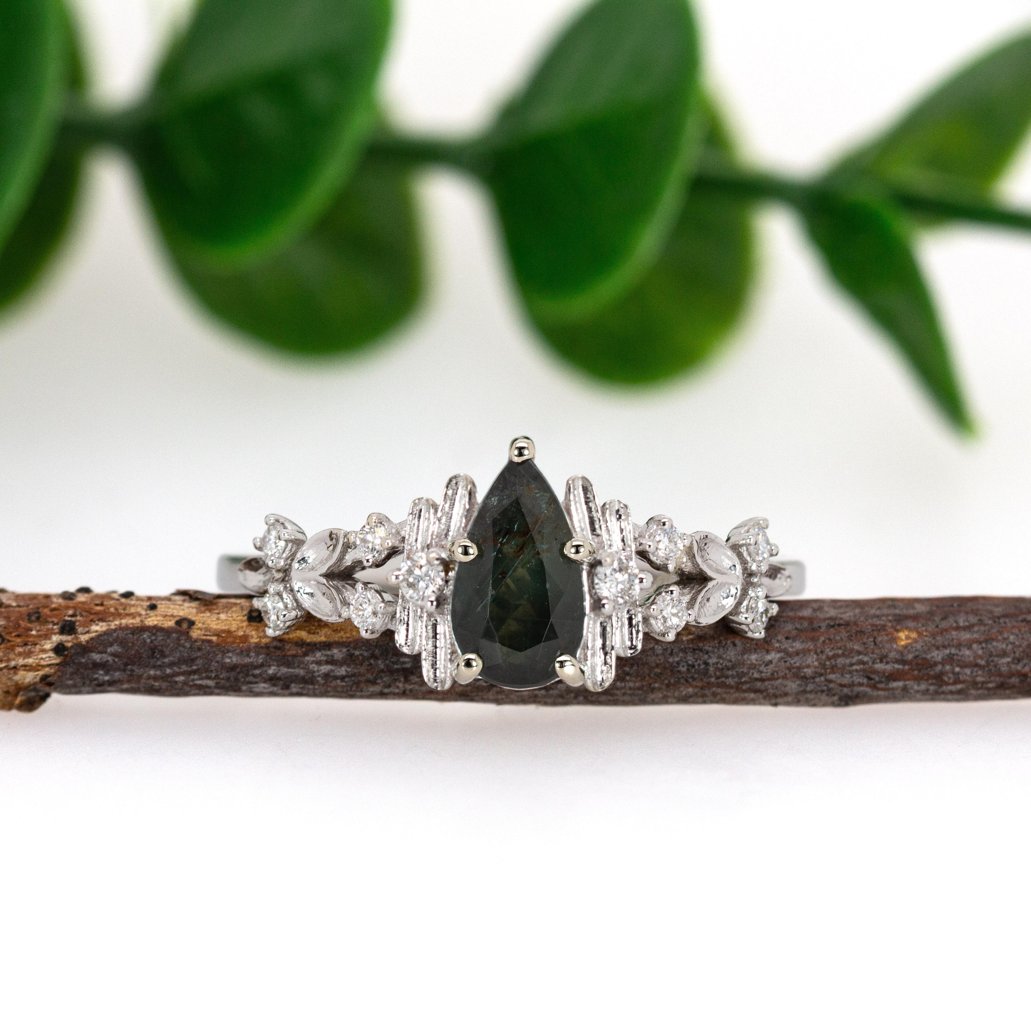 De las mujeres Brazilian Alexandrite and Diamond Ring in 14K Solid Gold  PE 8x4.5mm en venta