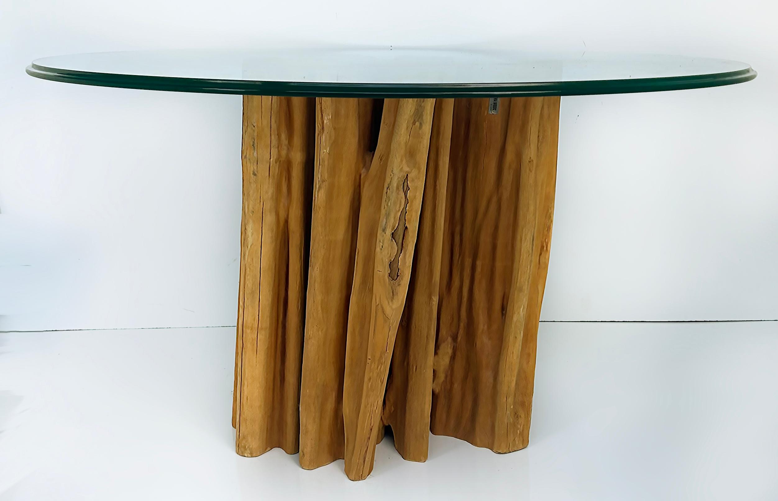 Base de table à manger Guaranta brésilienne moderne et organique, bois de récupération

Nous proposons à la vente une base de table moderne et organique en bois d'Amazonie brésilienne Guaranta récupéré. La base est naturellement irrégulière avec des