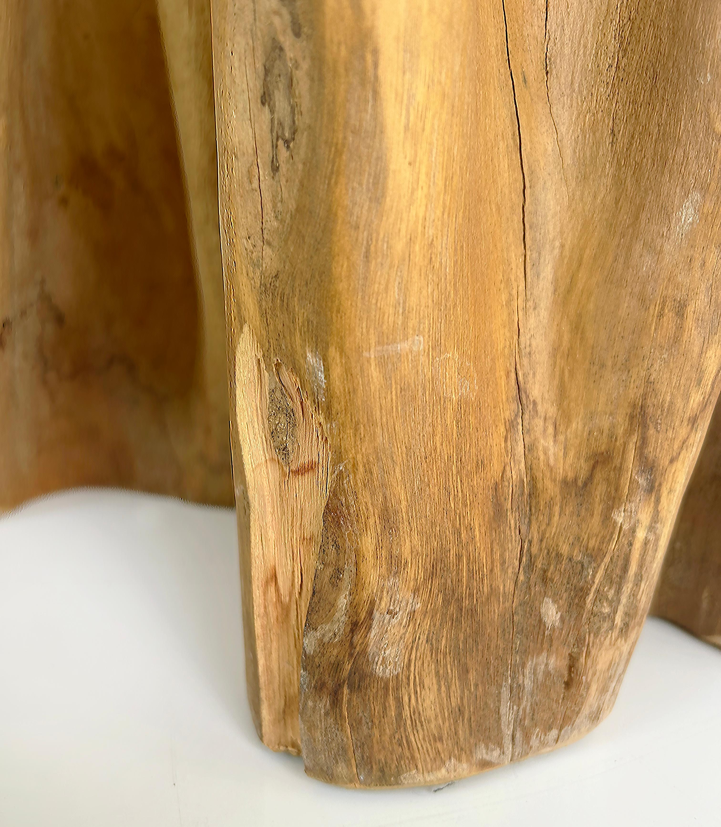 Bois de récupération Base de table à manger Guaranta brésilienne moderne et organique, bois de récupération  en vente