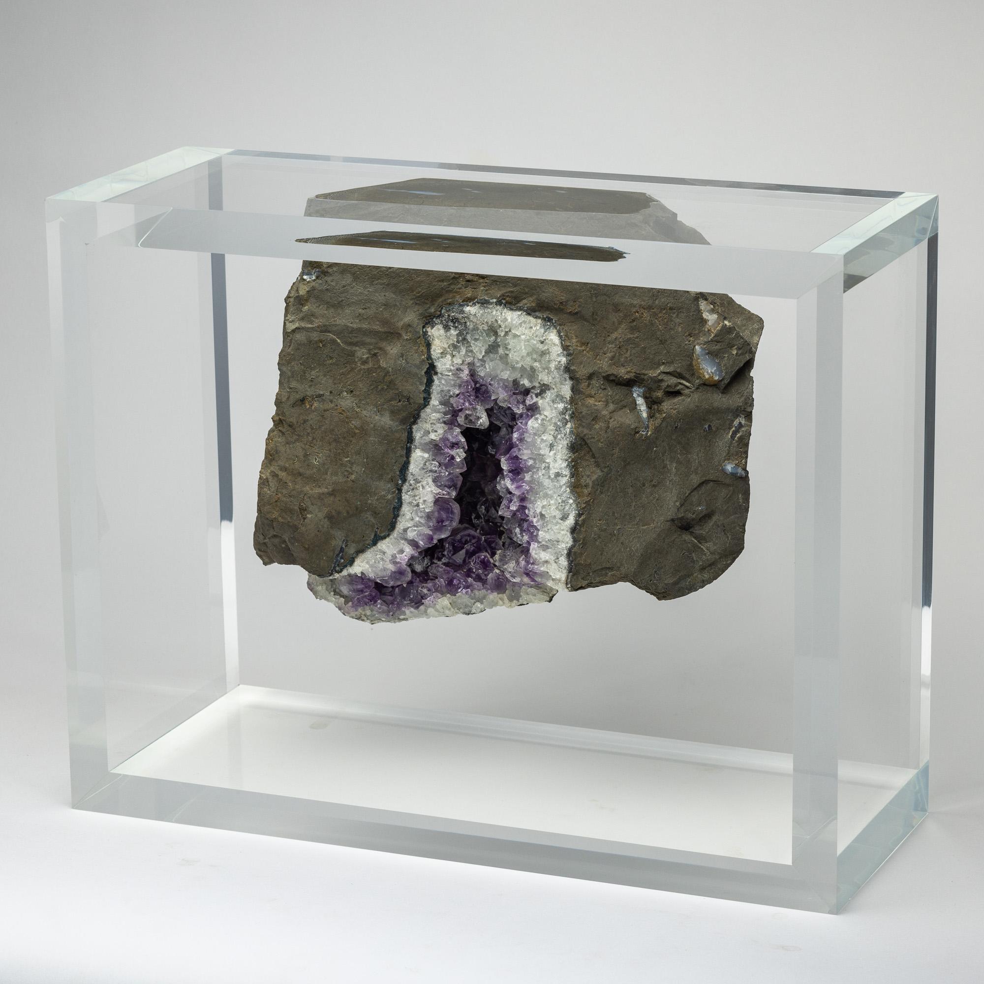 Organique Geode brésilien avec base en acrylique au design original en vente