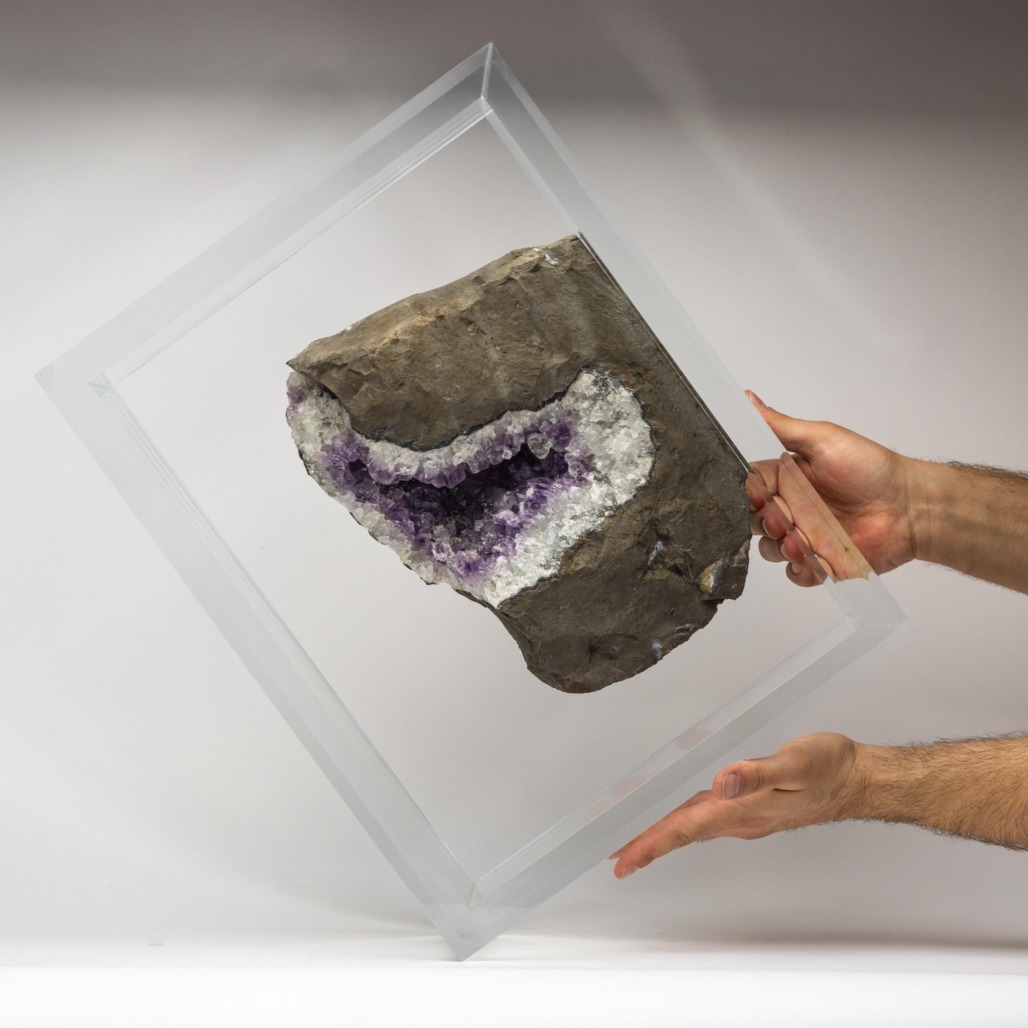Mexicain Geode brésilien avec base en acrylique au design original en vente