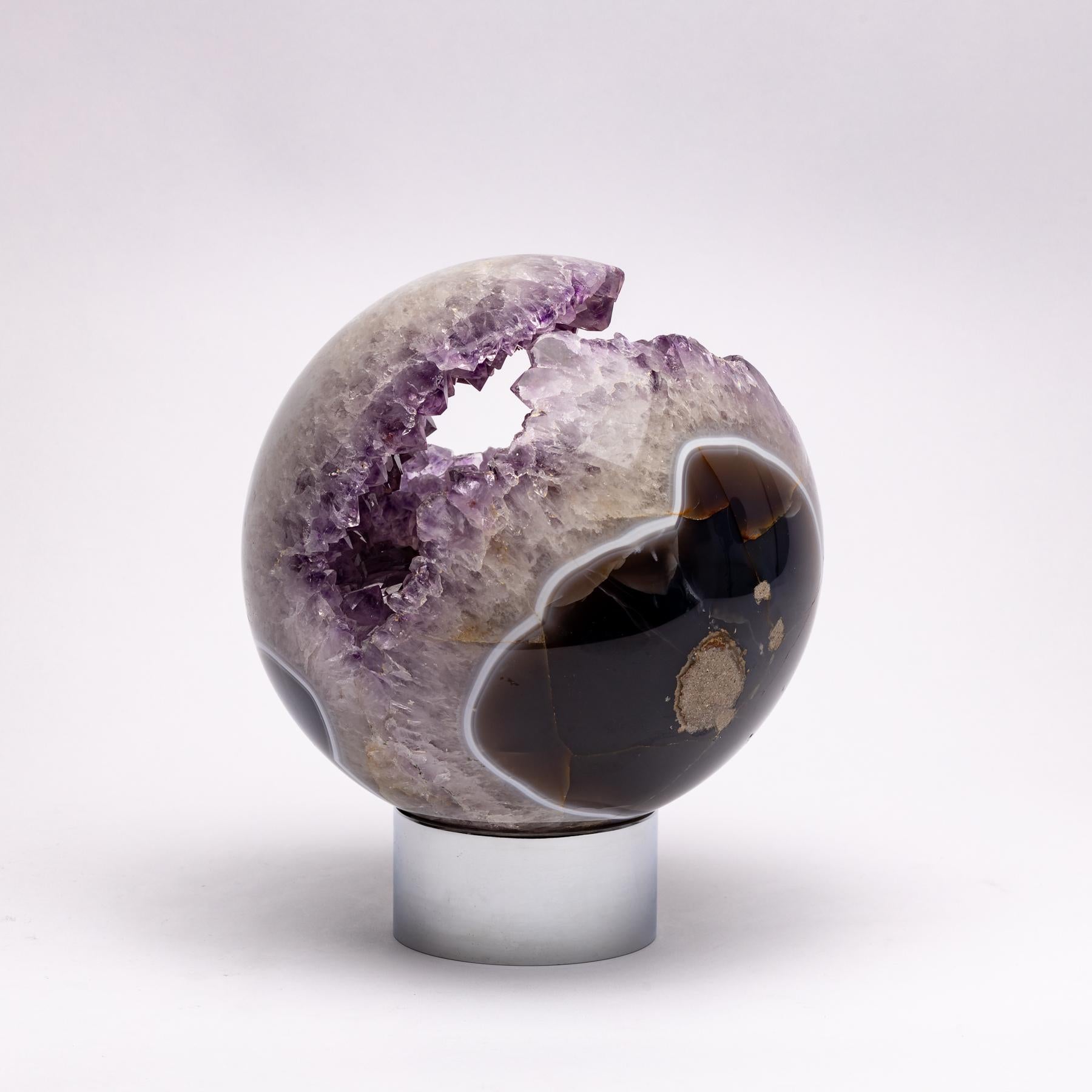 Brazilian Amethyst Quartz Crystal Sphere Mounted on a Nicke-Plated Metal Ring In New Condition In Polanco, CDMX