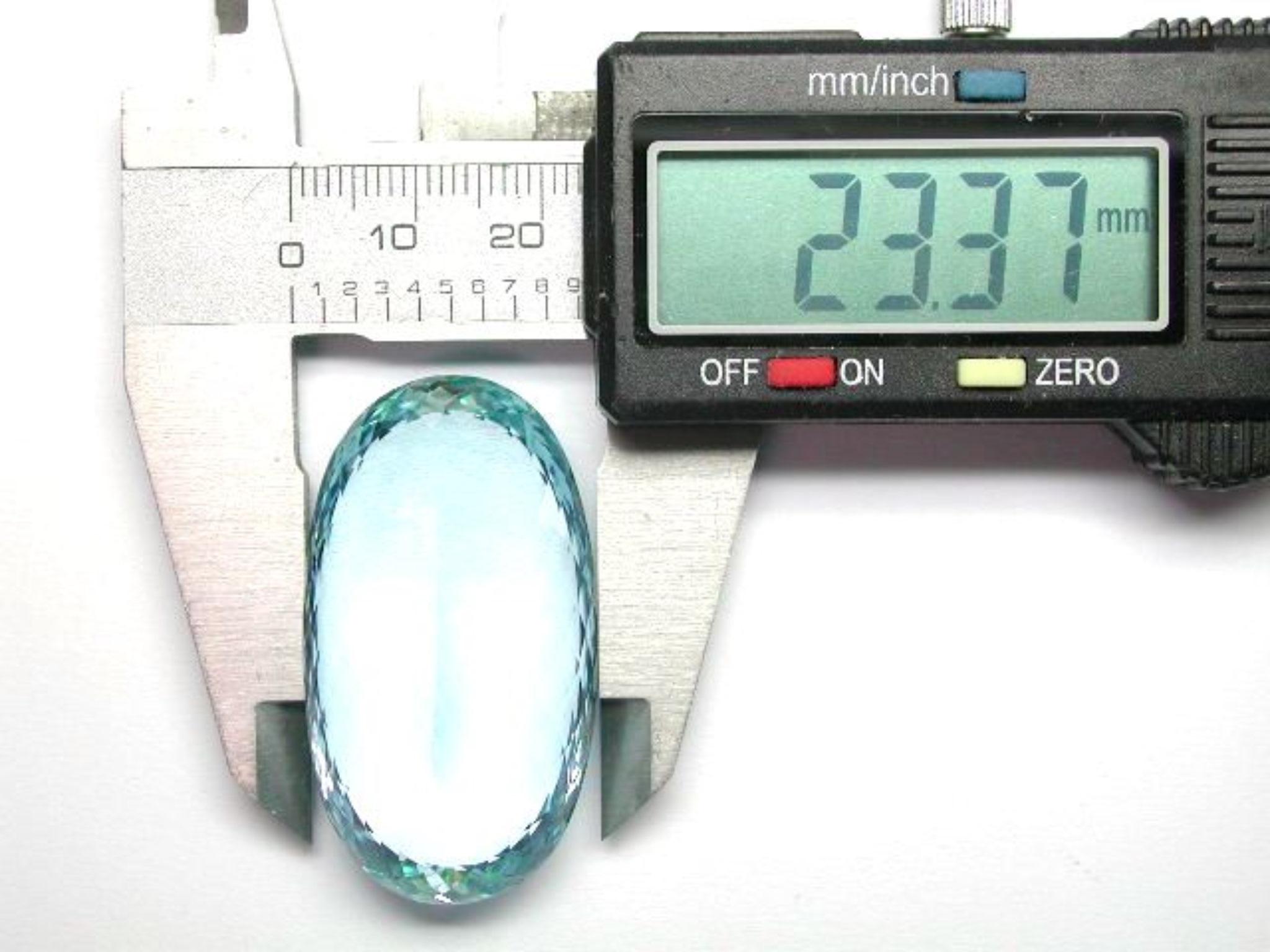 Modern Brazilian Aquamarine 120.50 Carat Oval Shape Loose Gem for Pendant For Sale