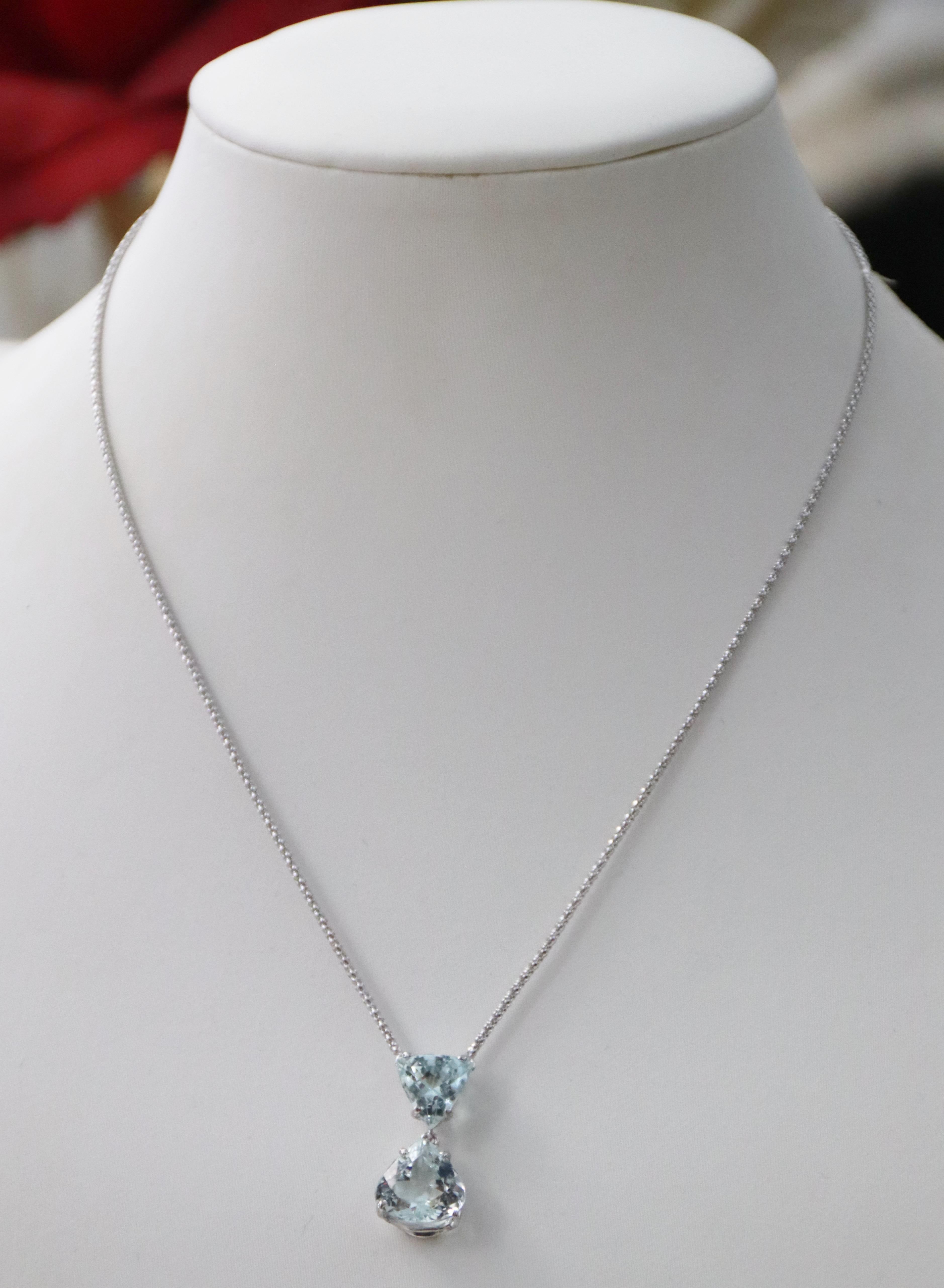 Donna Collana con goccia in oro bianco 18 Kt con acquamarina brasiliana in vendita