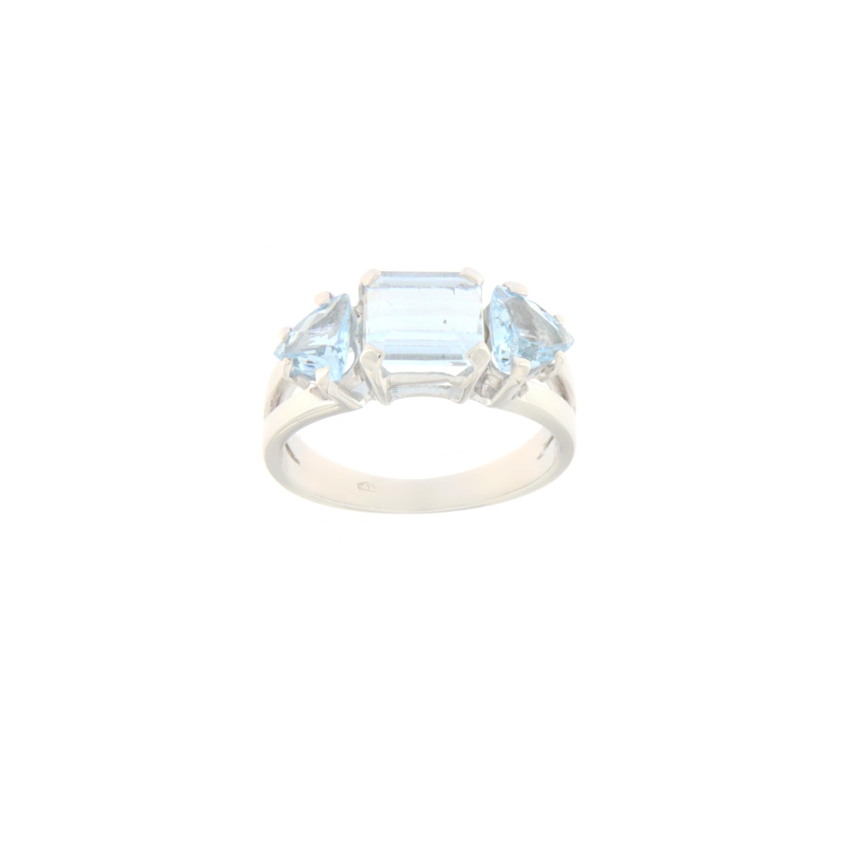 Brazilian Aquamarine 18 Karat White Gold Cocktail Ring In New Condition For Sale In Marcianise, IT