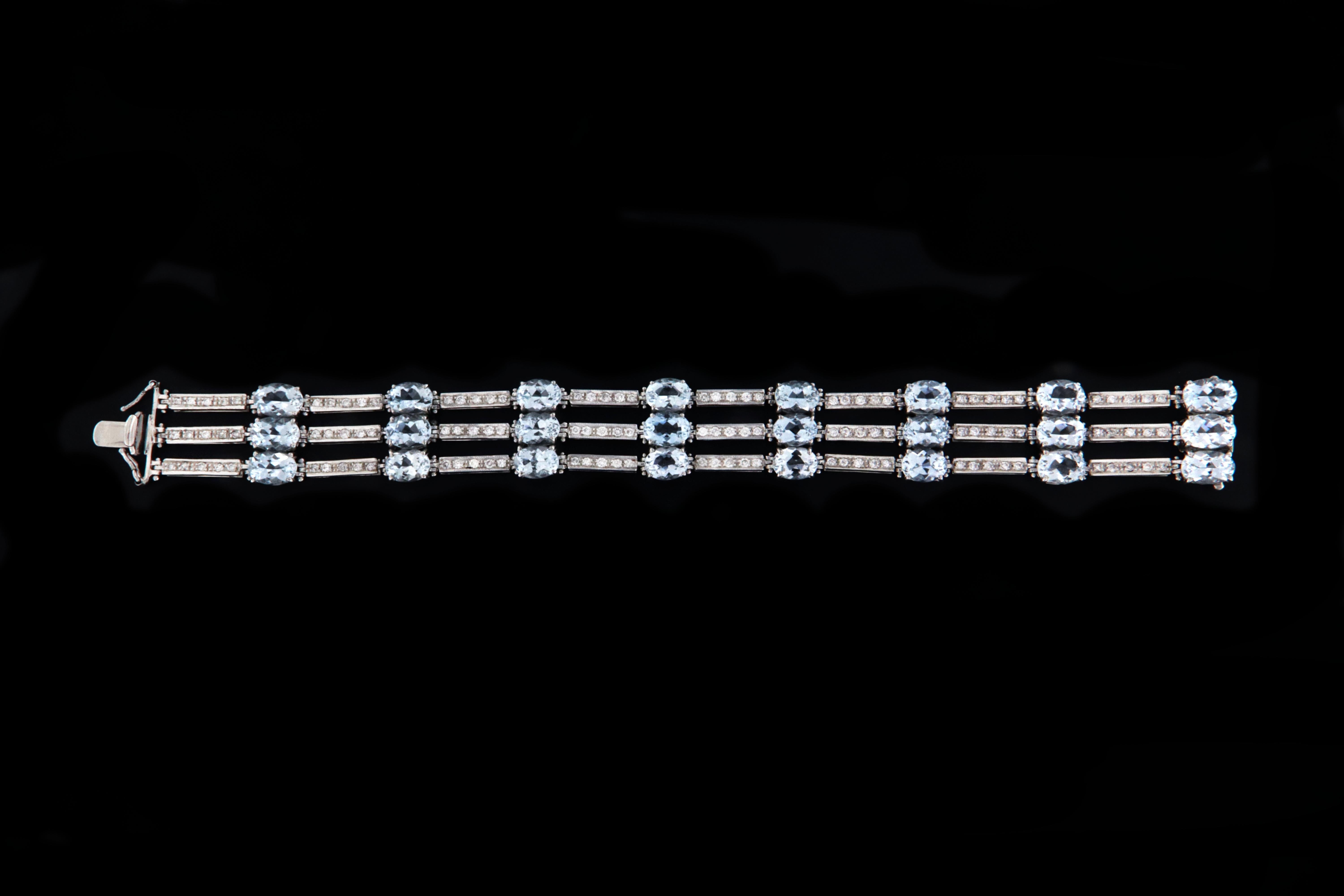 Artisan Brazilian Aquamarine 18 Karat White Gold Diamonds Cuff Bracelet For Sale