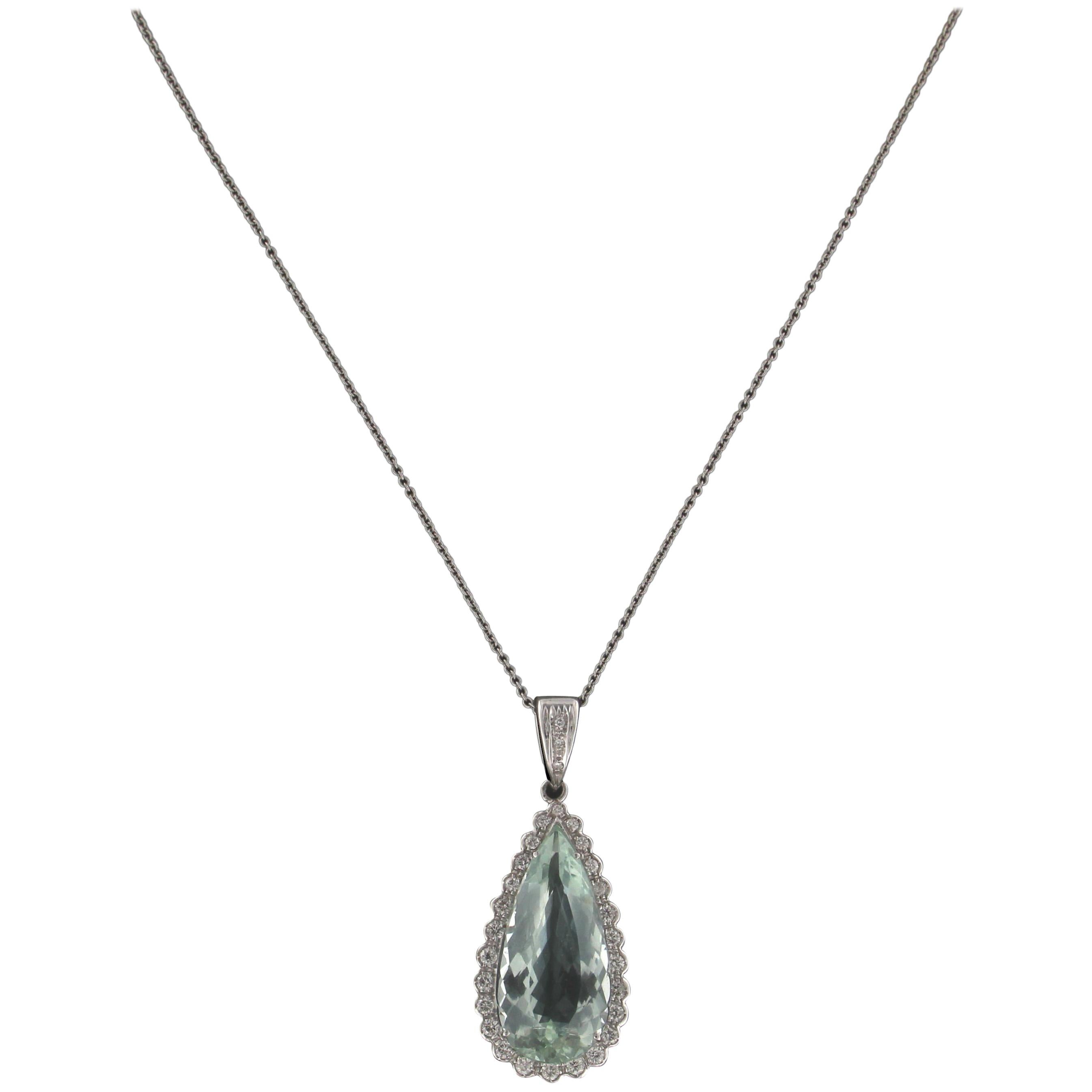 Brazilian Aquamarine 18 Karat White Gold Diamonds Pendant Necklace