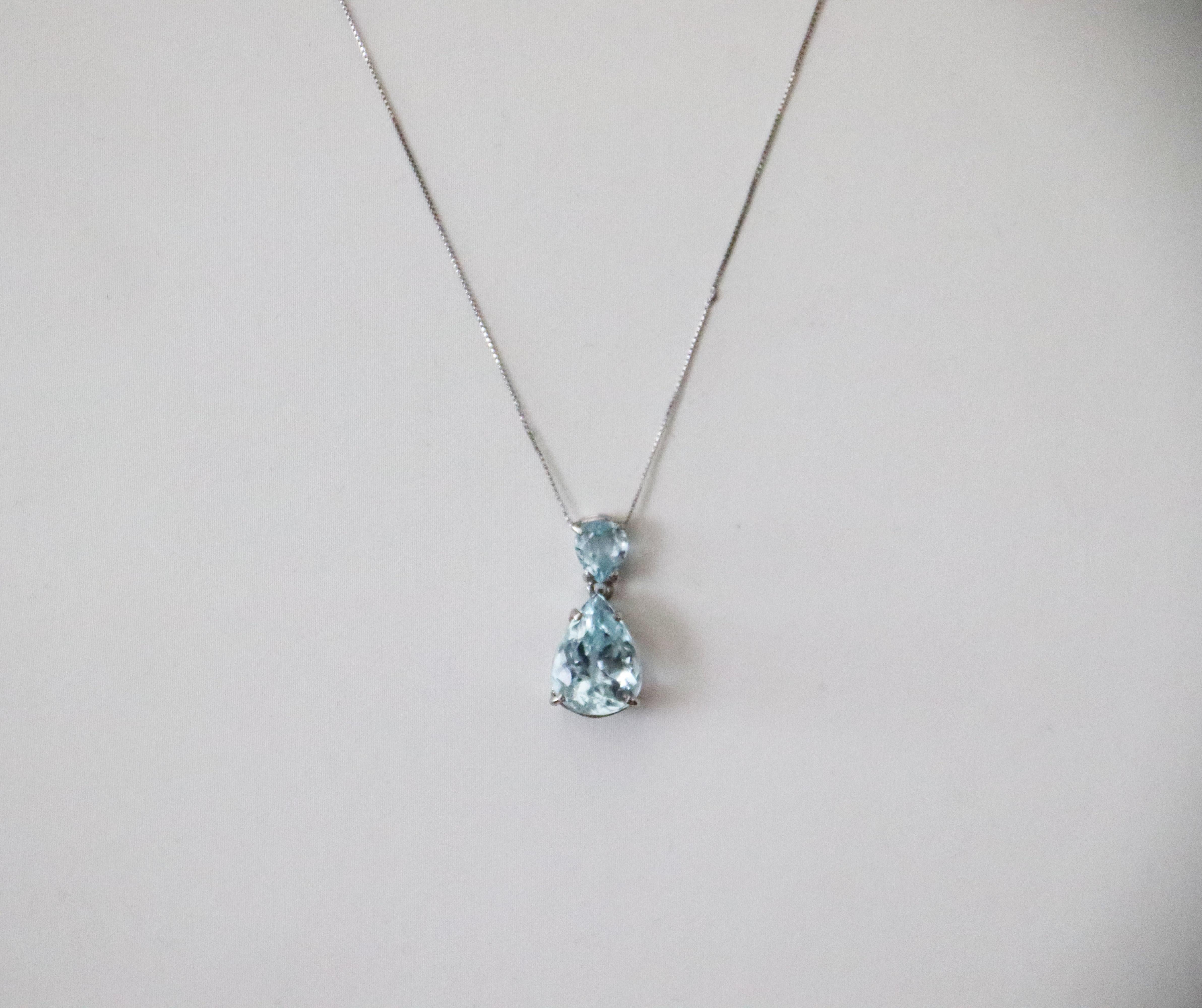 Collana con goccia in oro bianco 18 Kt con acquamarina brasiliana in vendita 1