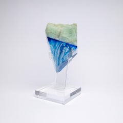 Glas- Fusion-Skulptur in organischer Form aus brasilianischem Aquamarin und blauem Schirm
