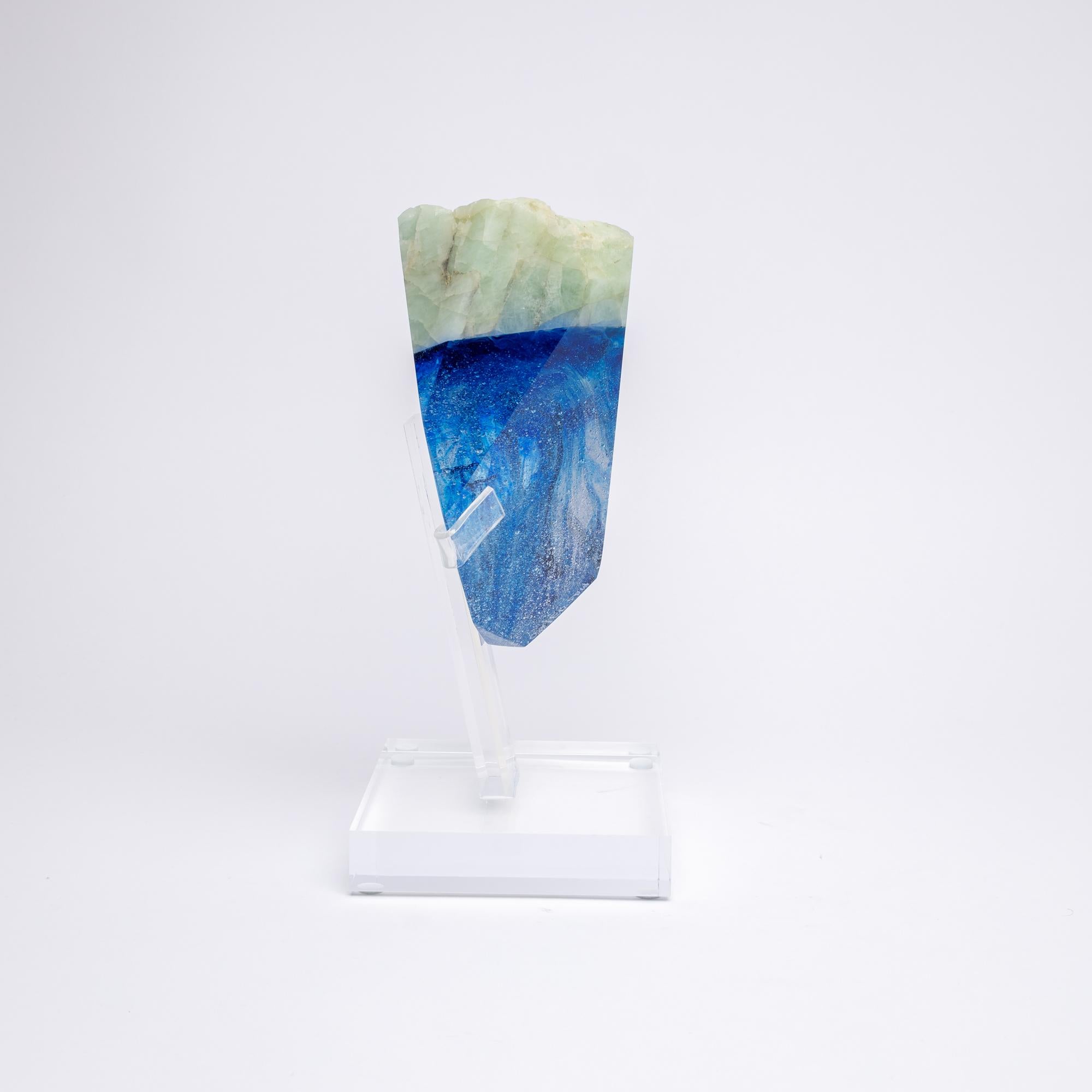 Mexicain Sculpture de fusion en verre de forme organique avec aigue-marine brésilienne et abat-jour bleu en vente