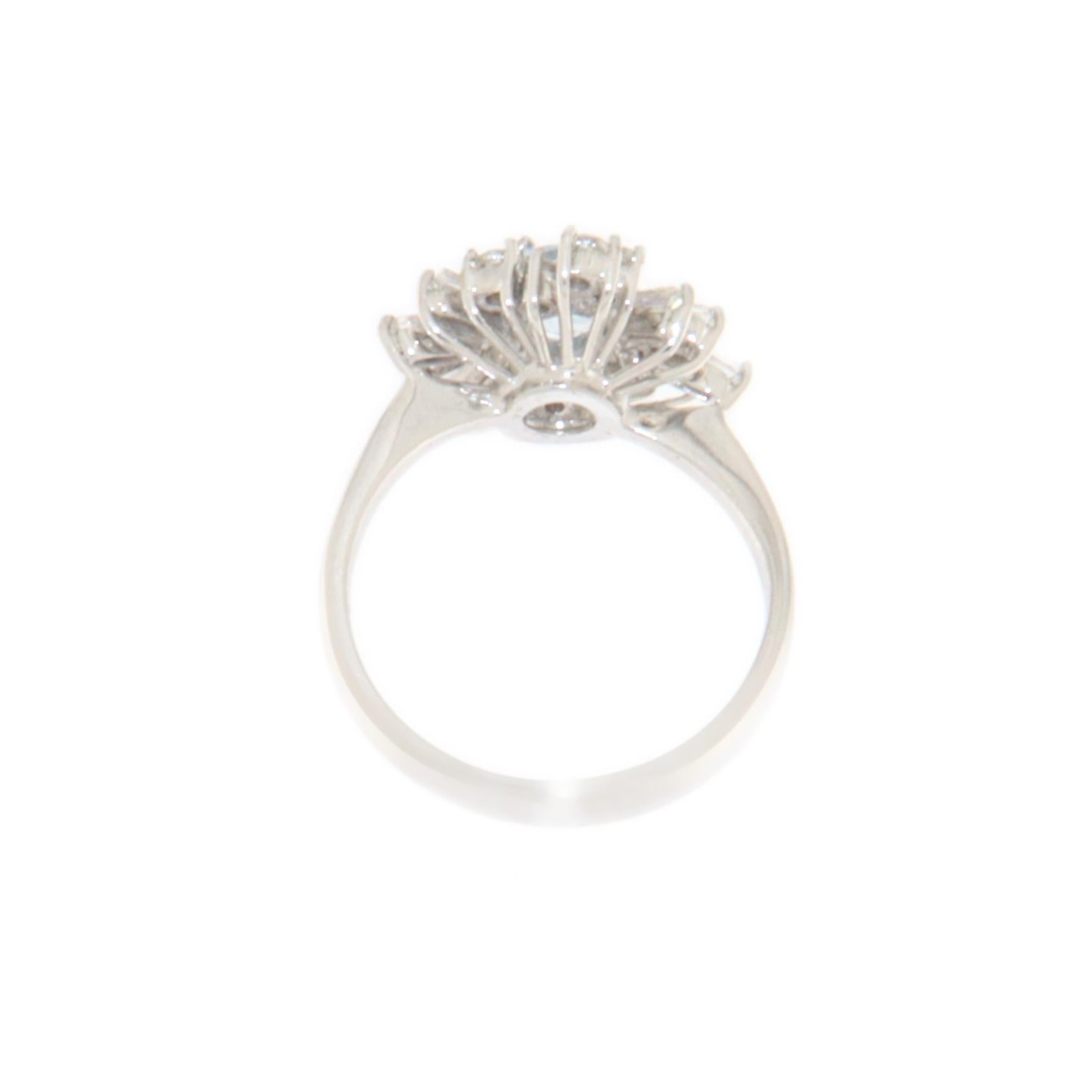 Brazilian Aquamarine Diamonds 18 Karat White Gold Cocktail Ring In New Condition For Sale In Marcianise, IT