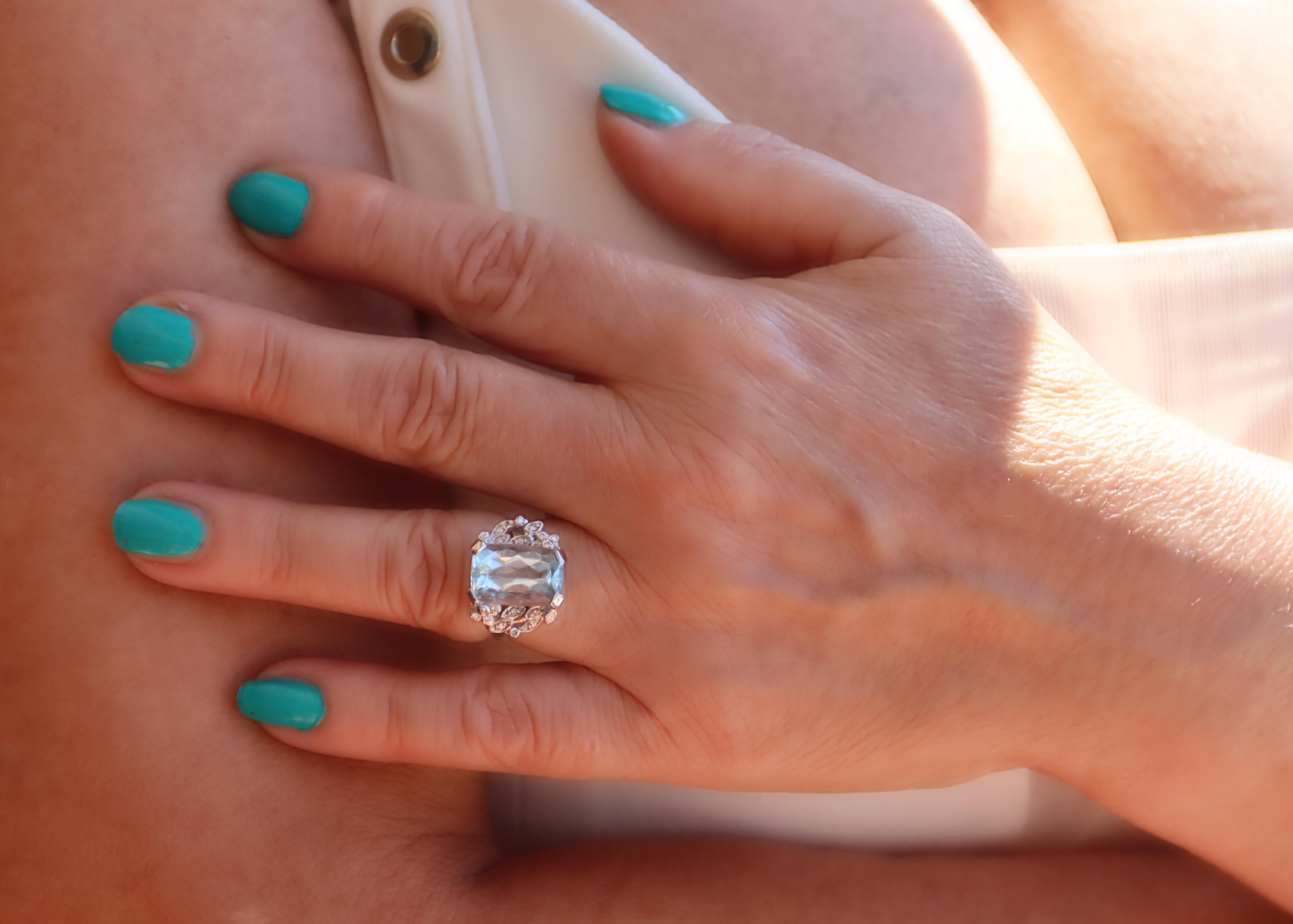 Bague cocktail en or blanc 18 carats avec aigue-marine du Brésil et diamants Pour femmes en vente
