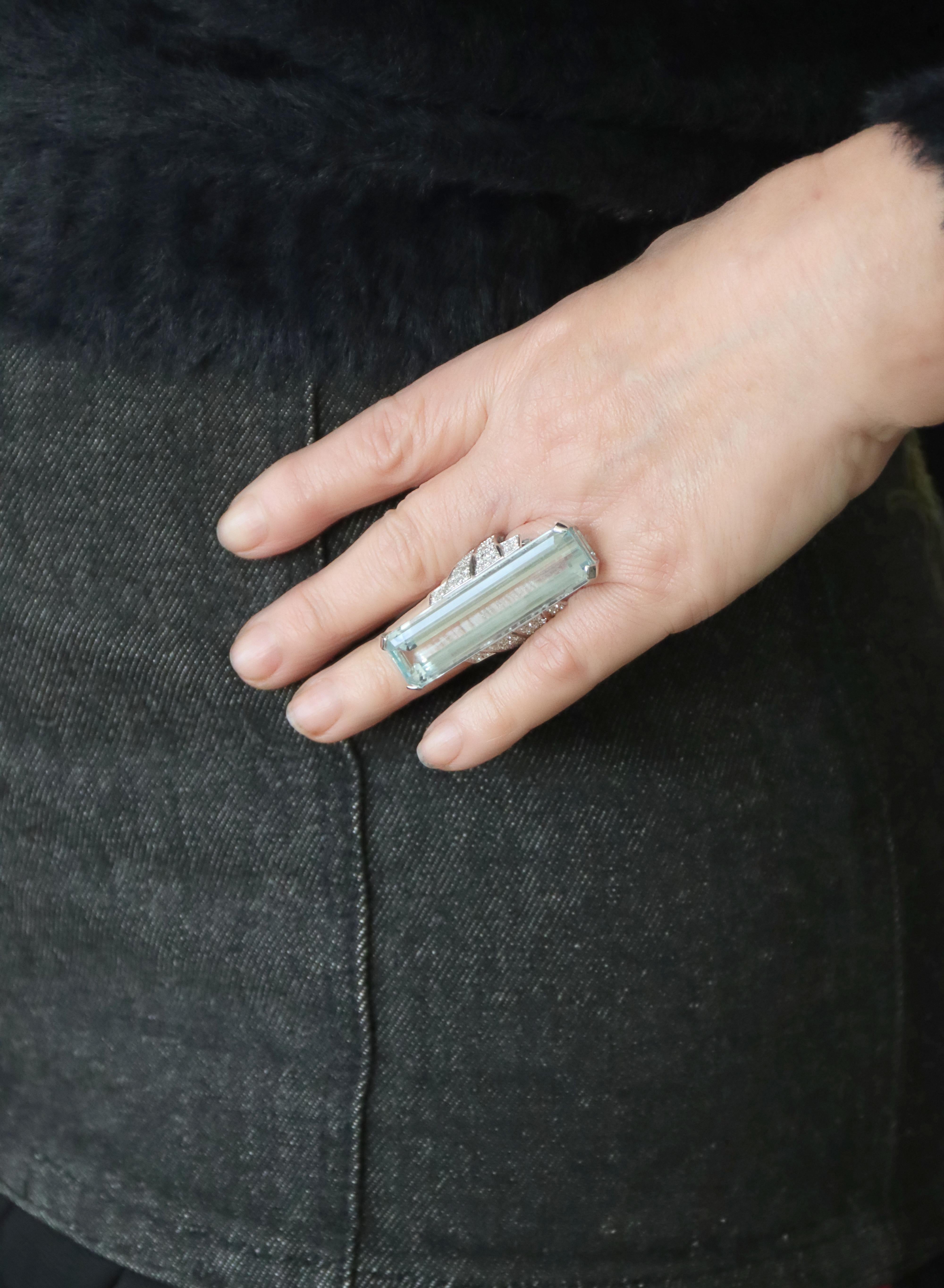 Brazilian Aquamarine Diamonds 18 Karat White Gold Cocktail Ring For Sale 1