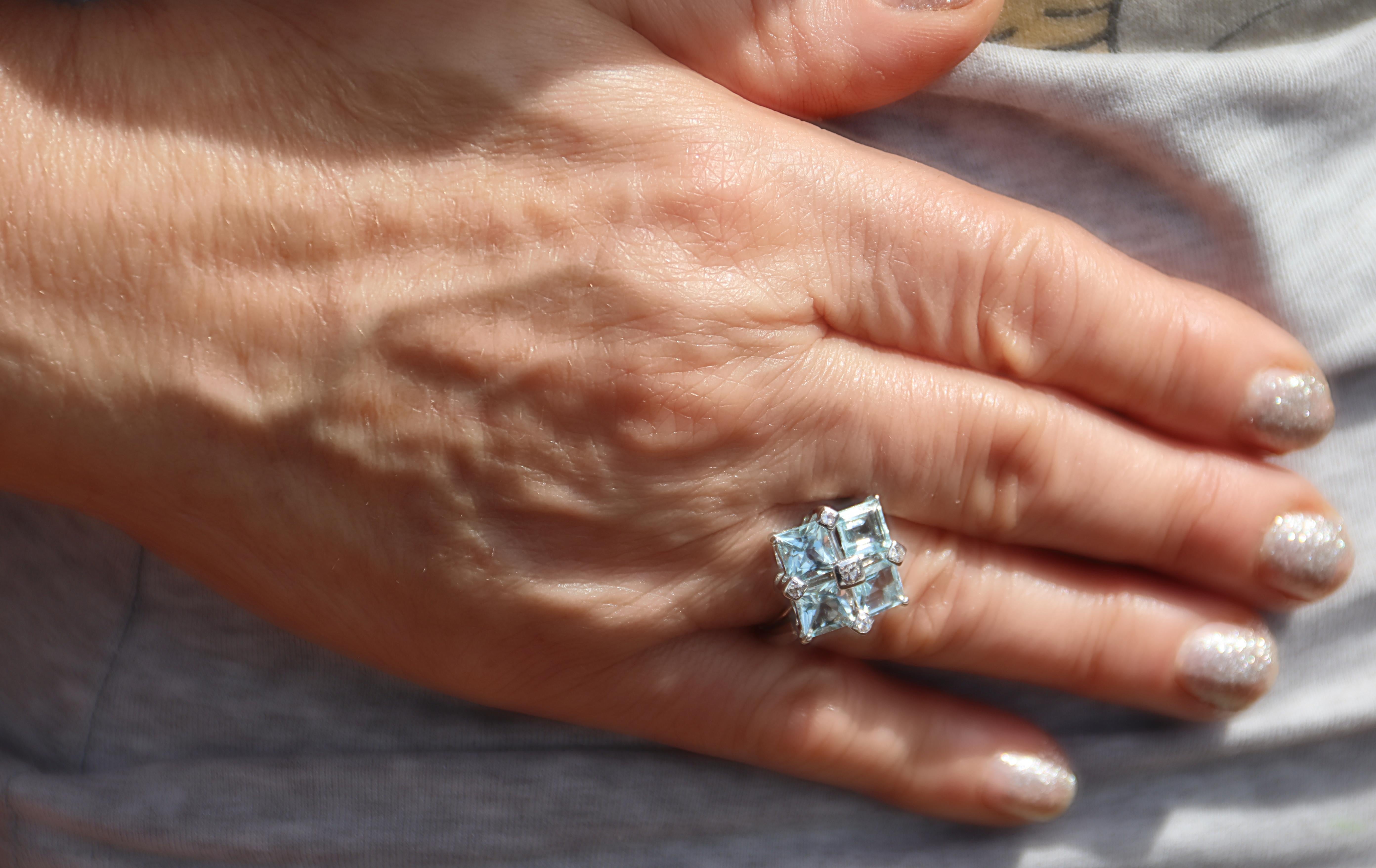 Cocktailring aus 18 Karat Weißgold mit brasilianischem Aquamarin und Diamanten im Angebot 1