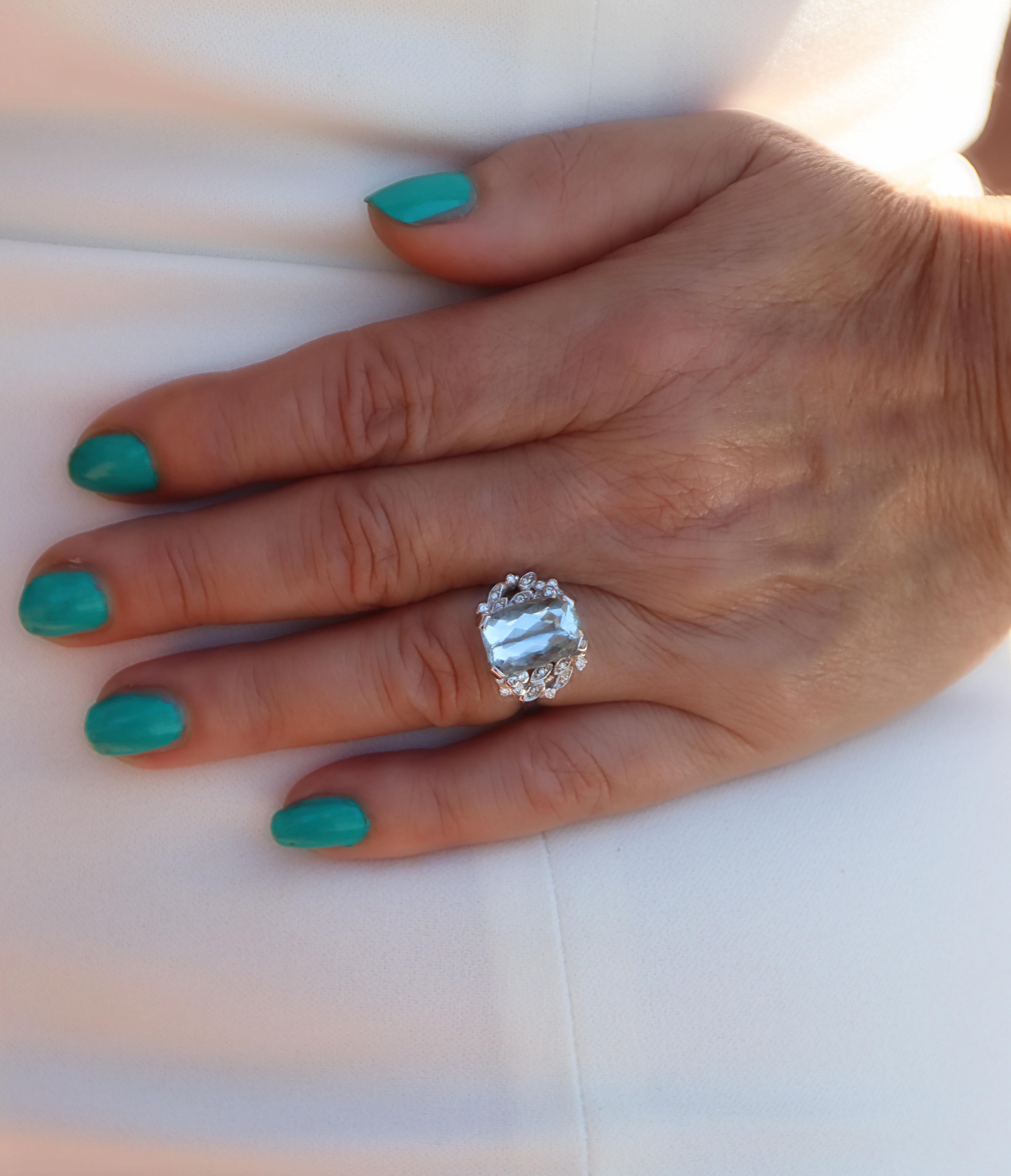 Bague cocktail en or blanc 18 carats avec aigue-marine du Brésil et diamants en vente 2