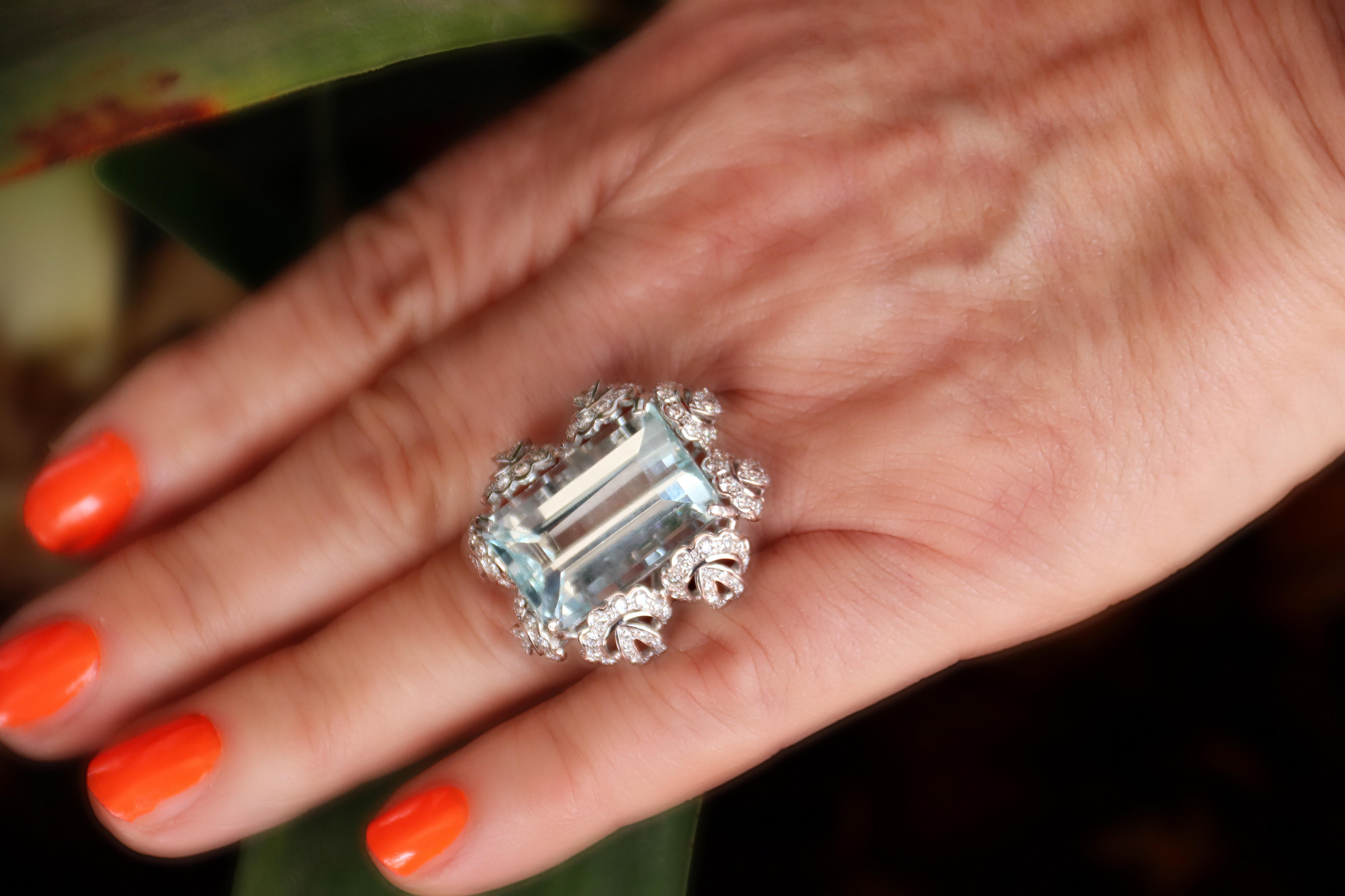 Brazilian Aquamarine Diamonds 18 Karat White Gold Cocktail Ring For Sale 3