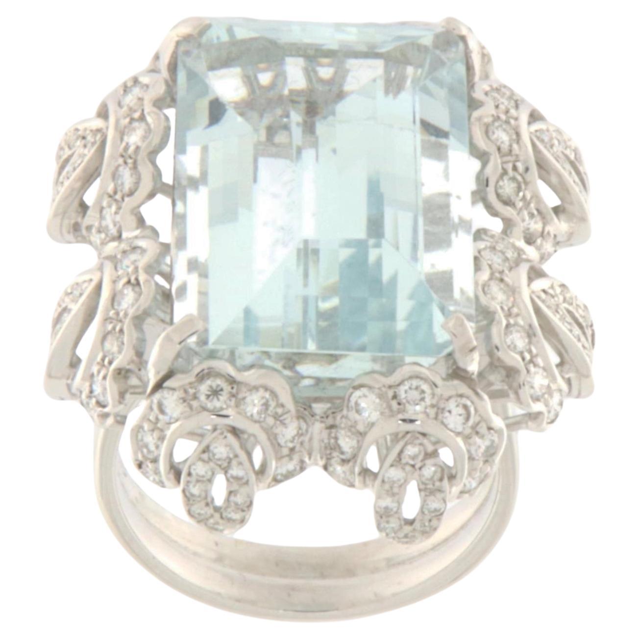 Anillo de cóctel de oro blanco de 18 quilates con diamantes de aguamarina brasileña