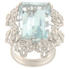 Bague cocktail en or blanc 18 carats avec aigue-marine du Brésil et diamants