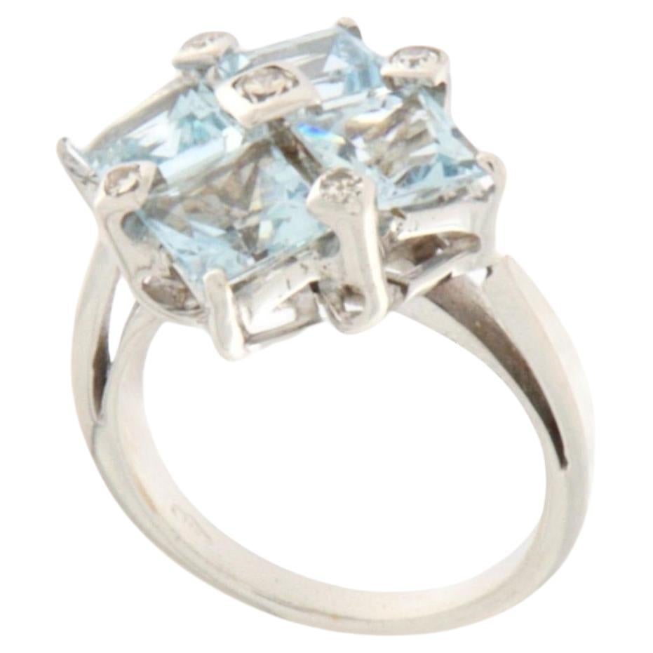Anillo de cóctel de oro blanco de 18 quilates con diamantes de aguamarina brasileña