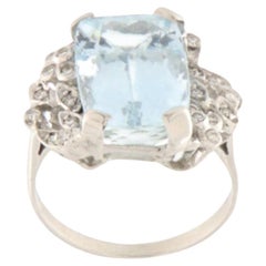 Anillo de cóctel de oro blanco de 18 quilates con diamantes de aguamarina brasileña