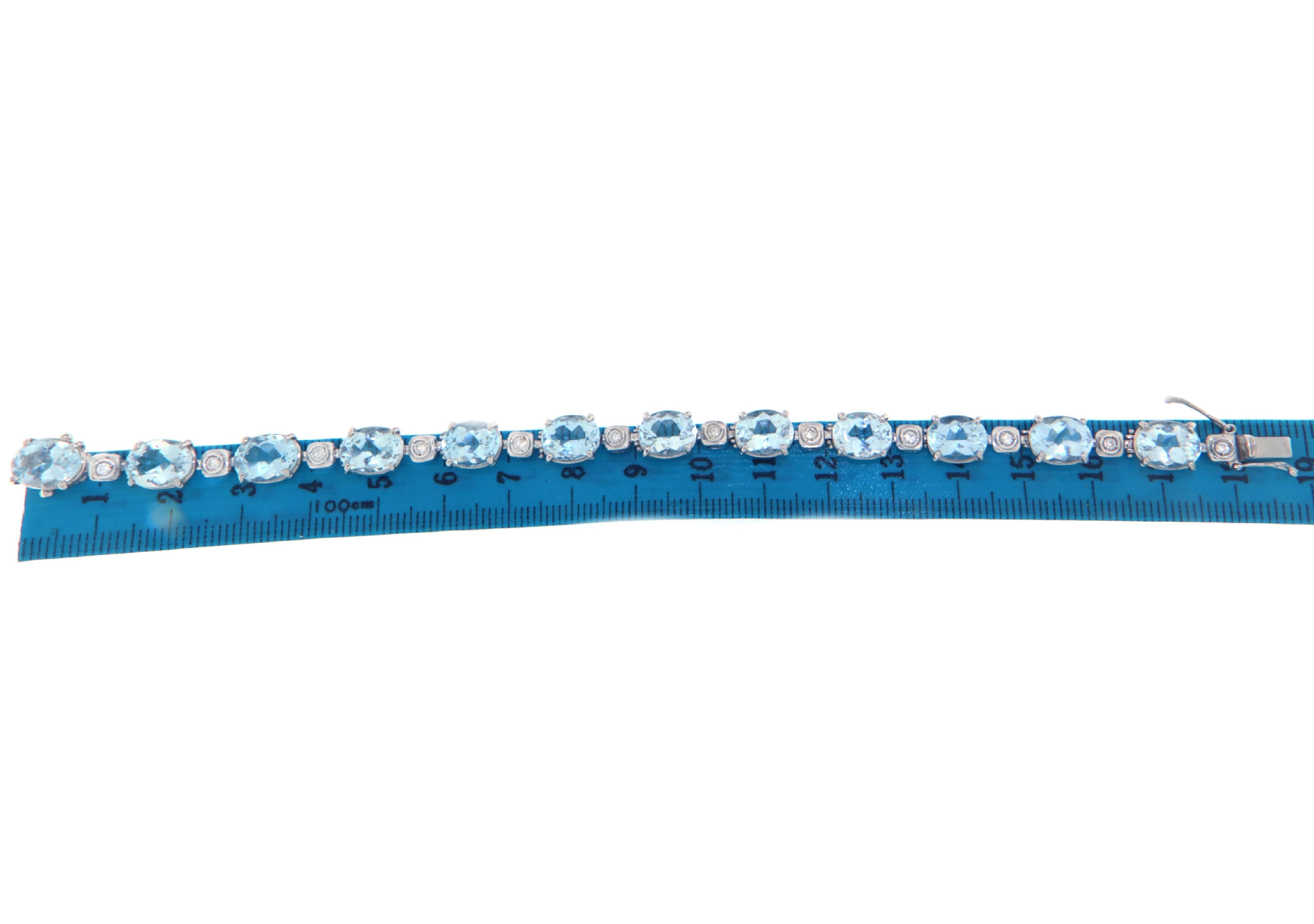 Manschettenarmband aus 18 Karat Weißgold mit brasilianischem Aquamarin und Diamanten Damen im Angebot