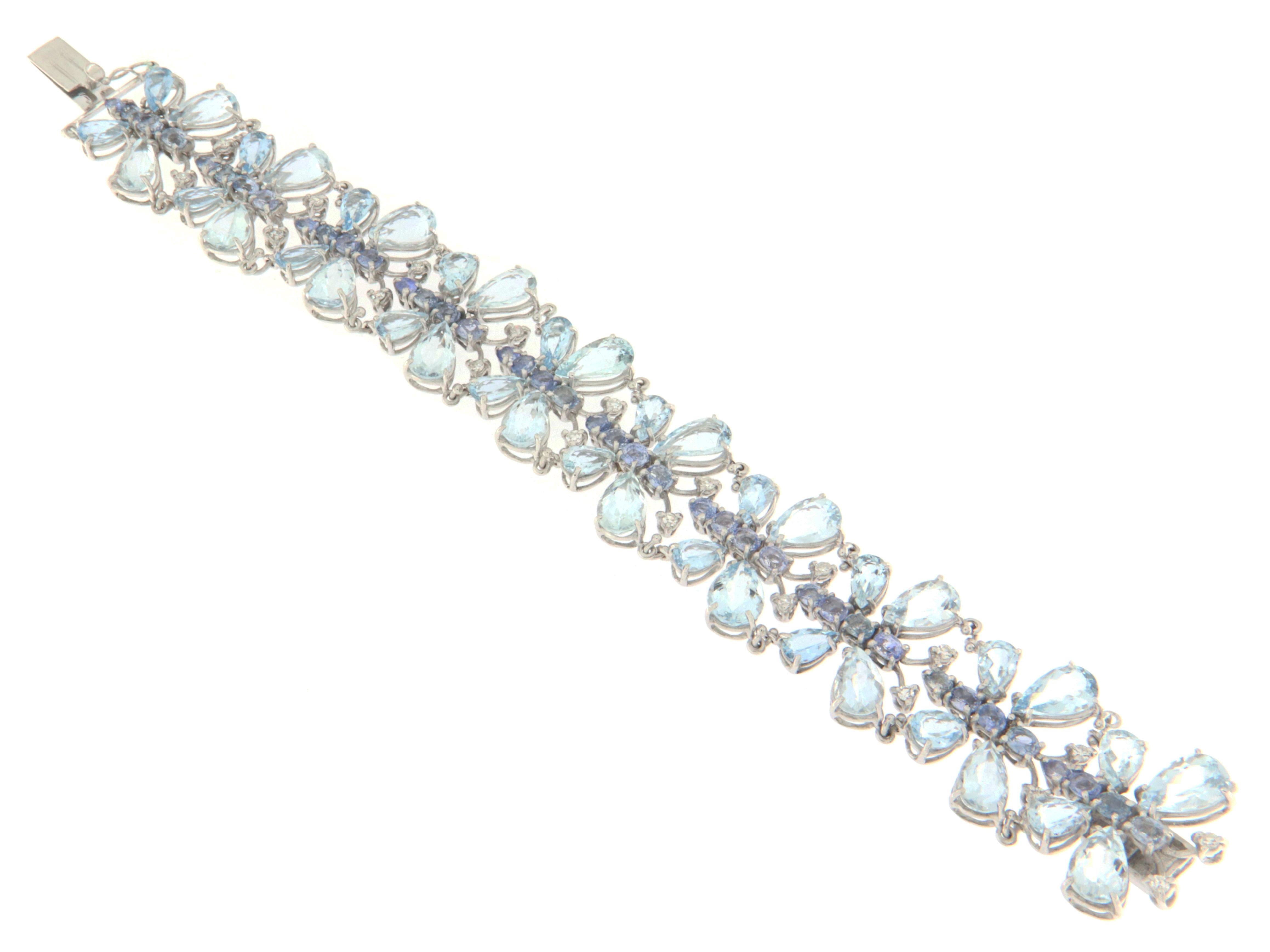 This sophisticated bracelet in 18-karat white gold is a celebration of natural beauty and high jewelry craftsmanship. Elegant and bright, the bracelet is adorned with numerous Brazilian aquamarine drops, each selected for its clear blue hue that