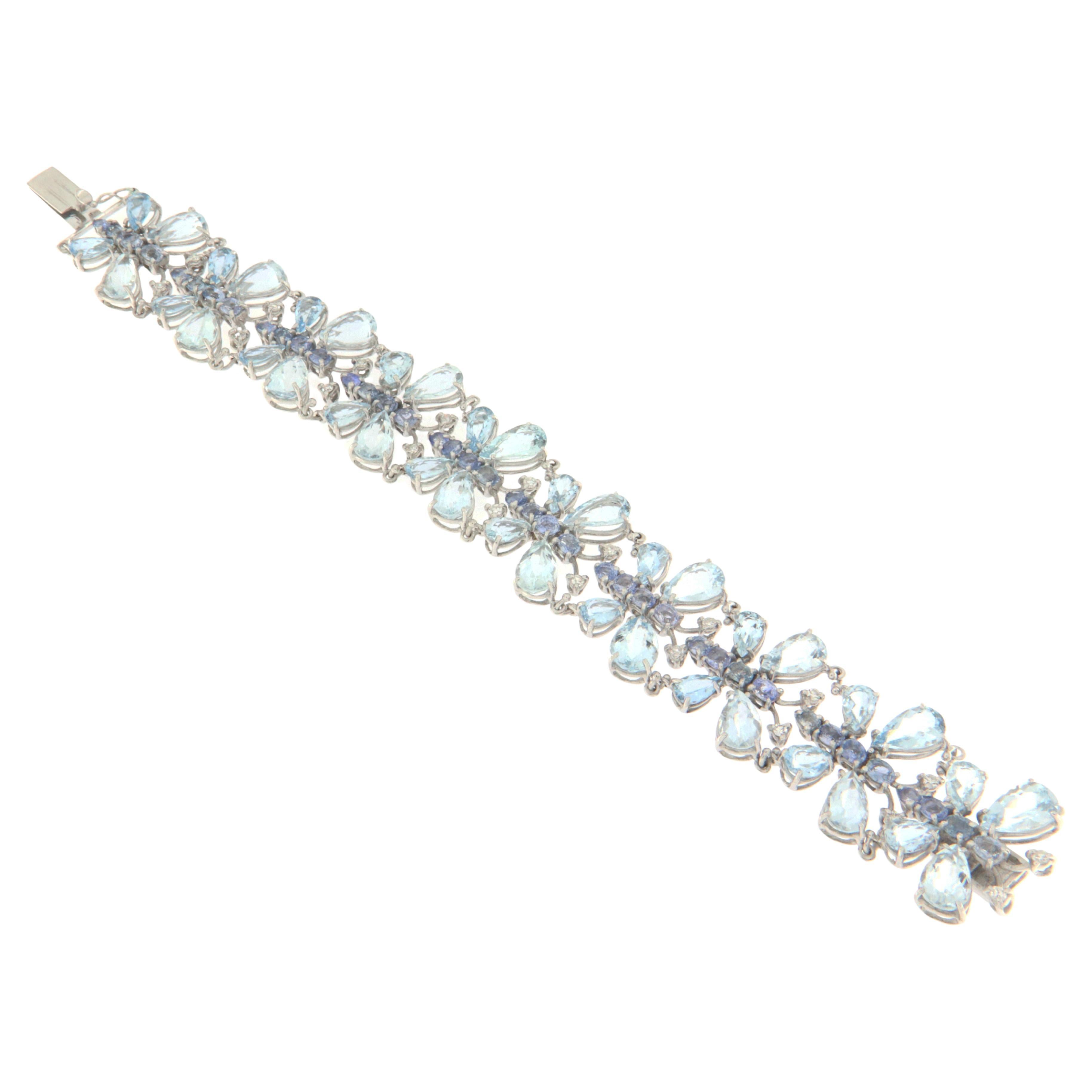 Brazilian Aquamarine Sapphires Diamonds 18 Karat White Gold Cuff Bracelet For Sale