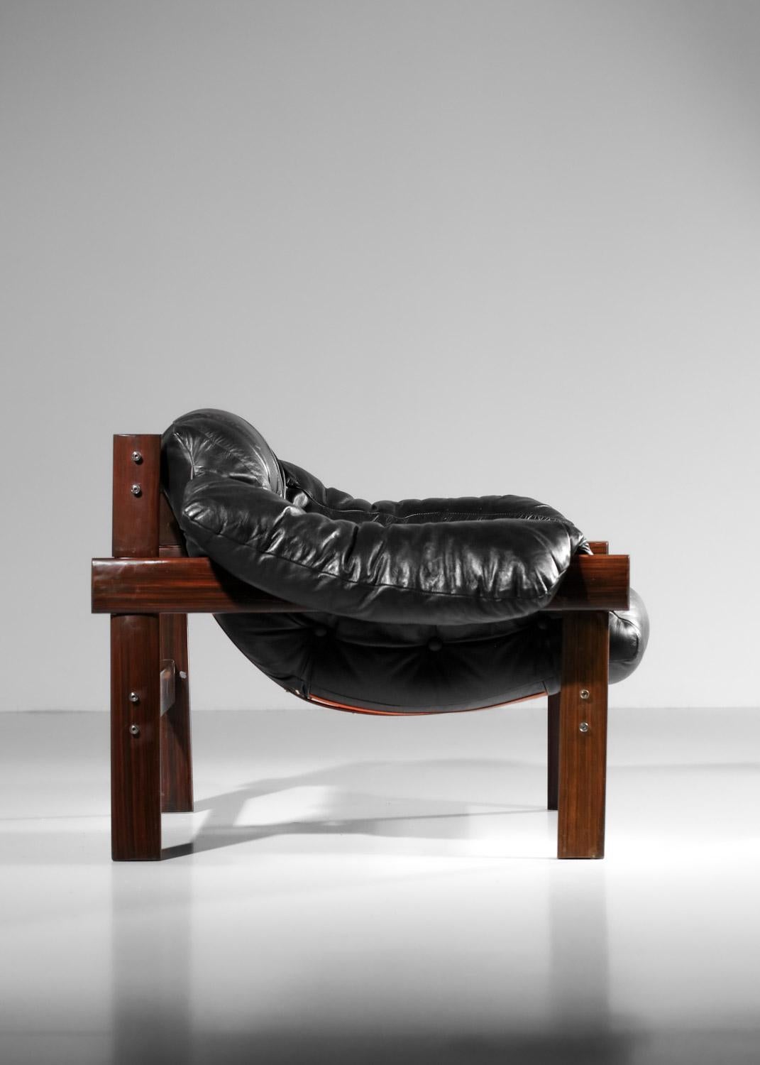 Brazilian armchair by percival laefer in black leather and solid wood For Sale 8