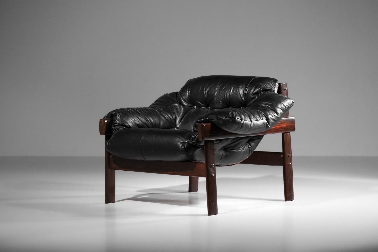 Brazilian armchair by percival laefer in black leather and solid wood For Sale 13